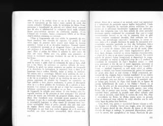 zitor, sirat 5i in acelagi tirnp cu u1l iz de fum, un miros
care il transporr; pe loc intr-o mare carierX de creti din
coasta colinelor Chilterns, unde, in toviriqia lui Brian Fore,
petrecuse o inexplicabil de plicuti ori izbind doui cremene
una de alta Ei adulmecind cu r-oluptate locul unde scinteia
lSsase caracteristica savoare de combustie marini. *C-ca
f-fumul sub m-marer,, fusese comenrariul bilbiit al lui Brian
cind ii diduse cremenea s-o miroasl.
. Chiar qi fragrnentele cele n,ai solide, in aparenqX, de rea-
litate imediati, sint cir-rruire de capcane. Ci poate fi r-nai
strict legat de prezent decir trupul unei femei in lumina
soarelui ? Tottrqi 9i el se dovedise inselitor. Terenul trainic
al nemijlocirii senzuaie gi a1 dragostei fizice i se deschisese
sub picioare ;i il azvirlise in alr
-timp
gi loc. Nimic nu era
sigur'. Pina ;i pielea lui Helen ii adusese in niri r-niros de
fum srrb nrare. Pielea asra vie, pielea asta prezenti ; ;i
totugi se scurseseri aproape clouXzeci de ani de la rnoarrea
lui Brian.
O carieri de cret5, o girlerie de artii, o siluetii bron-
zari" in soare, o piele cind cu mireasml de sare gi fum, cind
(ca a lui N{ar1', igi amintca) cu parfurn silbatic de mosc.
IJqdev_1, i1 gind, un nebun arnesteia un pachet de fotografii
;i le distribui:r la intirnplale, le amesteci inci o datd li le
impirlea intr-o ordine diferitS, iariqi qi iarSgi, la nesfirsir.
Nu exista nici o cronologie. Idiotul nu-qi amintea de nici o
distinclie intre inainte gi dup5. Cariera era ror atit de r.e;rli
qi de vie ca gi galeria. Faptul cI un ristimp de zece ani r,1cs-
pirqea cremenei de piniele lui Gauguin
^
nu constituia un
fapt stabilit o dati penrru tordeauna, ci putea fi descoperir
doar la o a doua gindire de facultatea di " calcula
"
int.-
lectului. Cei treizeci 9i cinci de ani ai viegii lui congtienre se
inf5gi;au con;tiingei sale irnediate ca un haos
- un pachet
de fotografii in miinile unui nebun. gi cine horira .arc fo-
tografii meritau sX fie pistrate gi care aruncare ? Un animel
minat de teami sau imboldit de propriul libido, dupi freu-
dieni. Dar freudienii erau victimele- erorii patetice'de a-li
inchipui .i p,ot da o explicagie ragional5 peniru orice acqiune
qi, incorigibiii logicieni, se aflau veqnic in cXutarea unor rno-
tivlri inteligibile. Frica qi pofta carnalS sint cele mai ugor
de inleles dintre toate resorturile personalitiqii. AEadar"..
Psiho-logia nu are insX mai nrulte drepturi de a fi anrropo-
morficS, sau chiar exclusiv zoomorfici, decit oricar.
"lri
100
nrrirrl.r. A[:rr:i de o raliune qi un animal, omul nrai reprezinti
'r ,, .rtlunirturi de particule suptlse legilor intimplSrii. Unele
lrr,rrrri sint intipXrite in memorie pentru utilitatea lor sau
l,('rrru ci se adreseazi facuhililor suporioare aie spiritului ;
.,lr,lc sint intipirite (sau voit date uitirii) de cXtre animalul
,l,,rrrinr1nt pentru conlinutul lor emojional. Dal care e rostul
,.,',,,,,niratelor lucruri ce ne vin in memorie firi si aibi
 r cun conlinrir emojional deosebit, firX utilitate sau fru-
rrrcle, sau senrnificagie ralionaiX ? Amintirea, in aceste ca-
,,rri. pare a fi o simpi5 chestiune de gansi. ln momentui eve-
,,i,,rcritului, annmite particule au fost din intimplare intr-o
1,,'7!1is favorabili. Ciic ! evenimentul a fost prins, inregis-
rr.rr ca o urmi. cie neqters. Firi nici un fel de temei. Doar
,i.r,i
- ii trecu atunci prin minte ingrijoritorul gind
-rl,,,rr claci, desigur, motivul nu exista inaintea etenimeirtului,
, i clupl el, in ceea ce pe atunci reprezenta viitoruL. Nu cumva
r'.rlcria de picturi fusese inregistrati qi depozitari in maga-
ziilc creierului cu unicul 9i explicitul scop de a fi readusi in
t t,ir5tiinti in nromentul cle fali ? Readusl astizi
- cind
ii ca patruzeci si doi de ani si toati siguranla, patruzeci qi
,tr.'i cle ani ;i o perscnaiitate inchegati, cind era irnuabil el
i:rsu5i
- readusX impreuni cu anii aceia critici ai adoles-
ccngei, cu femeia care fusese iniliatoarea lui, prima lui arnanti,
rrrr acum abia daci se mai numea o fiingl omeneasc5, pu-
rrez-ind de vie, singurl, inrr-o vizuinX murdarX ? $i nu cumva
r,'cul acela absurd de copil cu .remenea avusese un rost, un
.'.1'p profund, care era exclusiv acela de a fi reamintit aici,
pe terasa asta incinsS, in clipa cind buzele lui se lipeau de
carnea infierbintati de soare a lui Helen ? Pentru ca sX
fie siiit, in plin act de senzuaiitate detaqat5 qi iresponsabilE,
s"1 se gindeasci Ia Brian si Ia lucrurile pentru care trlise
Br"ian ; da, gi pentru care murise... Murise ; altl imagine i-l
reaminti brusc, pribugit la poalele unei stinci aidoma celei
sub care se jucaseri, copii fiind, in cariera de cret5. Da, chiar
.i sinuciderea lui Brian, igi didea seama acum cu groaz6,
ciriar si sirmanul trup zdrobit de colgii stincilor era in mod
:.rinic legat de pielea asta fierbinte.
.. Vn",douX, trei, patru
- numXrind fiecare migcare a mii-
rii, incepu s-o mingiie. Gestul era magic, avea si-l poarte,
rlaci il repeta destul de des, dincolo de trecut gi de viitor,
riincolo de drept si nedrept, in prezentul discontinuu, pulve-
r izat fn atomi, dar ajungindu-gi sie insugi. Particule de gtn-
101
 