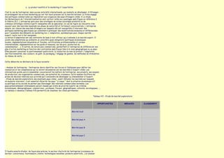 a. Le produit modifié et le marketing à l'exportation

C‛est le cas de l‛entreprise, sans aucune notoriété internationale, qui souhaite se développer, à l‛étranger,
en prolongeant les actions marketing qui ont fait leurs preuves sur le marché national. La firme engage
des politiques commerciales qui répondront aux exigences des pays étrangers ciblés. A ce stade,
les déclencheurs de l'internationalisation sont surtout reliés aux avantages spécifiques en référence à
la théorie OLI. L'entreprise opte pour des stratégies de niches (stratégie produits) ou de
créneaux (stratégie clients) à partir desquelles elle se spécialise. Ce cas de figure se rencontre très
souvent pour des marchés banalisés (en phase de maturité) et fortement concurrentiels. L'entreprise
adopte, sur chacun des marchés étrangers sur lesquels elle est susceptible d'intervenir des
politiques marketing spécifiques qui consistent à pratiquer des modifications mineures et différenciées
pour l'ensemble des éléments du marketing mix. L'adaptation, systématique pour chaque marché
export, reste tout à fait marginale..
La notion d'adaptation est une contrainte de base à tout offreur qui s'adresse à un marché export. Il
existe des adaptations qui présente un caractère quasi obligatoire (politiques économiques
locales, réglementations douanières et fiscales, certifications professionnelles et normes
internationales, réglementation sur les poids et mesures, sur les prix, protection du
consommateur, ...). D'autres, de nature plus commerciale, permettent à l'entreprise de différencier son
plan d'action marketing en fonction des contraintes spécifiques liées à la zone géographique ou au pays.
Elles peuvent concerner le positionnement publicitaire, la traduction du nom du produit, l'adaptation
des fonctionnalités, des couleurs, du goût, du packaging, l'élagage de gamme, les méthodes de stimulation
du réseau de vente, ...

Cette démarche se déclinera de la façon suivante :

- Analyse de l‛entreprise : l‛entreprise devra identifier ses forces et faiblesses pour définir les
ressources et les compétences qui lui seront nécessaires sur les marchés à l‛export ciblés. Les
informations qu‛elle aura à rassembler concerneront les métiers de l‛entreprise, ses produits, ses moyens
de production, son organisation commerciale, son potentiel de croissance. Cette analyse facilitera les
prises de décision relatives aux activités qu‛il conviendra de développer ou d‛abandonner à l‛export.
- Etude de marché exploratoire des éventuels pays cibles : avant d‛étudier les marchés sur lesquels
on souhaite intervenir, il est essentiel d‛écarter les pays " à risque " dont la situation économique et/
ou politique et/ou sociale ne permet pas d‛envisager des relations commerciales normales. Les
pays potentiellement intéressants seront classés par ordre de priorité à partir de critères
économiques, démographiques, commerciaux, juridiques, fiscaux, géographiques, culturels, sociologiques, ....
Le tableau ci-dessous (Tableau 4.5) permettra de visualiser les cibles pertinentes :

                                                                                                     Tableau 4.5 - Etude de marché exploratoire


                                                                                                          OPPORTUNITES                MENACES     CLASSEMENT



                                                                             Marché local



                                                                             Marché pays A



                                                                             Marché pays B



                                                                             Marché pays C




Il faudra ensuite étudier, de façon plus précise, le secteur d‛activité de l‛entreprise (croissance du
secteur, concurrence, fournisseurs, clients, technologies nouvelles, produits substituts,…) et évaluer
 