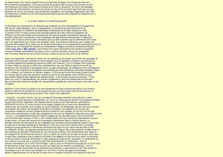 se repositionner. Pour rester compétitives sur les marchés étrangers, les entreprises devront y
être présentes physiquement. Il est plus rentable de produire dans les pays où les produits seront
distribués que de produire dans le pays d‛origine de la firme et d‛exporter. En outre, les avantages
potentiels de l‛internalisation du process de production des actifs sont plus importants que ceux qui
découlent de l‛octroi de licences à des entreprises étrangères. Ces avantages (suppression des coûts
de transaction) justifient le coût additionnel qu‛entraîne la gestion d‛une organisation dispersée sur le
plan géographique..

                        c. Le produit adapté et le marketing glocalisé

La dynamique de la globalisation ne débouche pas seulement sur plus d‛homogénéité et de gigantisme.
Elle suscite, dialectiquement, chez le consommateur, la recherche de plus de proximité, de
plus d‛enracinement et réhabilite les phénomènes communautaires de type clanique ou tribal.
Le premier frein à la mise en place d‛une stratégie globale sera donc d‛abord la prégnance de
schèmes culturels spécifiques, plus marqués pour les biens de grande consommation que pour les
produits industriels. L‛entreprise va donc développer des approches marketing dites "d'adaptation
faible" dont la mise en place s'avère nécessaire parce qu'elle considère que les différences entre pays
sont trop importantes pour réussir sans s‛adapter. Ainsi, des études ont démontré, par le passé, une
influence décroissante de la culture sur les modes de perception et de consommation des produits au fur et
à mesure que l‛on s‛éloignait de l‛assiette du consommateur. Malgré la présence mondiale de marques
comme Coca Cola ou Mac Donald‛s, l‛assortiment des rayons alimentaires des grandes et moyennes
surfaces diffèrent sensiblement d‛un pays à l‛autre. D‛autres marchés, encore, peu mondialisés,
sont fortement dominés par les acteurs nationaux comme le secteur des loisirs ou de l‛édition.

Dans cette hypothèse, l'entreprise choisit une voie médiane qui lui permet de profiter des avantages de
la standardisation (produit universel et séries longues) tout en répondant localement aux attentes de
la clientèle (adaptations marketing mineures à faible coût financier). Cette stratégie offre l‛avantage
de mieux coller aux besoins ou désirs des consommateurs avec une faible incidence en surcoût de
production. Elle correspond à une analyse à priori, au plan international, de l‛adéquation entre les éléments
de l‛offre et les conditions de la demande, caractérisées par des différences culturelles marquées (figure
4-21 ci-dessus). Les filiales ont la charge d'adapter l'offre aux particularités locales du pays où elles
se trouvent dans le cadre des moyens et ressources qui lui ont été dévolus. Cette réflexion est le
plus souvent menée au plan régional (sur plusieurs pays). C'est la mise en oeuvre du principe : "Think
global, act local" (l'ethnomarketing, qui consiste à segmenter le marché transnational en fonctions
des attentes particulières de groupes de consommateurs agrégés par souche ethnique, entre dans ce cas
de figure).

Réfléchir à l‛articulation du global et du local nécessitent de faire la distinction entre ce qui fonde le
noyau de l‛identité de l‛entreprise, et qui ne peut en aucun cas faire l‛objet d‛une différenciation, et
les éléments plus périphériques qui peuvent faire l‛objet d‛une adaptation :

- le produit : le produit central, celui qui correspond à l‛avantage essentiel recherché par le client,
est l‛élément le plus important à standardiser car c‛est à ce niveau que se réalisent les économies d‛échelle
les plus importantes. Cependant, des réglementations locales ou des habitudes de consommation
différentes inciteront à la mise en place de politiques d‛adaptation au niveau de la dénomination
commerciale, de la marque, de la stylique, du conditionnement, de l‛étiquetage, des services liés au produit,
de la qualité. Par ailleurs, les systèmes de production modulaire, où l‛adaptation se fait par une
combinaison d‛éléments de base standards peuvent permettre, par exemple, de profiter à la fois des
effets de la standardisation (coûts des composants) et de ceux de l‛adaptation (diversité des produits finis).
- le prix : si la standardisation des prix relatifs s‛impose sur les marchés locaux, le prix d‛un produit
sera différent selon les pays où celui-ci sera commercialisé. Pour les produits de consommation courante
en particulier, le niveau des revenus est un paramètre déterminant dans la fixation des prix. La
politique tarifaire de l‛entreprise ne doit cependant pas contredire le positionnement produit retenu dans
le cadre de la stratégie marketing de l‛entreprise. il faut que le prix soit cohérent avec la stratégie
d‛image et puisse permettre à l‛entreprise d‛atteindre ses objectifs sur chacun des marchés où elle
est présente. De plus, une approche marketing du prix doit intégrer des comportements de négociation et
des conditions de paiement différentes de ceux du marché intérieur. Afin de déterminer leur capacité
de compétitivité, les entreprises tiennent à jour un cahier de cotation de la valeur du produit rendu dans
le pays. Elles connaissent ainsi la capacité du produit à se déplacer en fonction de sa valeur, de son poids
ou de son volume et peuvent déterminer le rayon possible de l‛exportation. Cependant, la connaissance du
prix rendu ne concerne que la couverture des frais d‛acheminement et d‛assurance : entre le
premier intermédiaire et le client final étranger, il peut y avoir un différentiel provoqué par le circuit local
de distribution utilisé. C‛est le dernier prix qu‛il est important de connaître en marketing : c‛est lui
qui donnera la base des estimations de quantités prévisionnelles. La glocalisation ne doit pas conduire à
la pratique de prix de vente trop variables d‛un territoire à l‛autre. Des agents économiques
peuvent s‛approvisionner sur le marché le moins cher et revendre le produit sur le marché le plus cher,
 