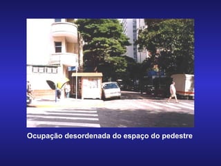 Ocupação desordenada do espaço do pedestre 