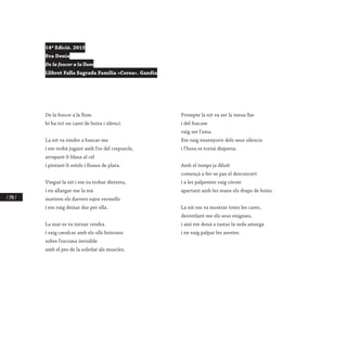 / 240 /
14ª Edició. 2015
Eva Denia
De la foscor a la llum
Llibret Falla Sagrada Família «Corea». Gandia
De la foscor a la llum
hi ha tot un camí de boira i silenci.
La nit va vindre a buscar-me
i em trobà jugant amb l’or del crepuscle,
arrapant-li blaus al cel
i pintant-li estels i llunes de plata.
Vingué la nit i em va trobar distreta,
i en allargar-me la mà
moriren els darrers rajos vermells
i em vaig deixar dur per ella.
La mar es va tornar cendra
i vaig cavalcar amb els ulls boirosos
sobre l’escuma invisible
amb el pes de la soledat als muscles.
Prompte la nit va ser la meua llar
i del foscam
vaig ser l’ama.
Em vaig ensenyorir dels seus silencis
i l’hora es tornà dispersa.
Amb el temps ja diluït
començà a fer-se pas el desconcert
i a les palpentes vaig córrer
apartant amb les mans els draps de boira.
La nit em va mostrar totes les cares,
desvetlant-me els seus enigmes,
i així em donà a tastar la seda amarga
i en vaig palpar les arestes.
 