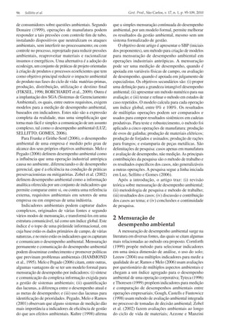 96

Sellitto et al.

de consumidores sobre questões ambientais. Segundo
Donaire (1999), operações de manufatura podem
responder a tais pressões com controle fim de tubo,
instalando dispositivos que neutralizam os ataques
ambientais, sem interferir no processamento; ou com
controle no processo, reprojetado para reduzir pressões
ambientais, reaproveitar materiais e racionalizar
insumos e energéticos. Uma alternativa é a adoção do
ecodesign, um conjunto de práticas de projeto orientadas
à criação de produtos e processos ecoeficientes que tem
como objetivo principal reduzir o impacto ambiental
do produto nas fases do ciclo de vida: matérias-primas,
produção, distribuição, utilização e destino final
(FIKSEL, 1996; BORCHARDT et al., 2009). Outra é
a implantação dos SGA (Sistemas de Gerenciamento
Ambiental), os quais, entre outros requisitos, exigem
modelos para a medição de desempenho ambiental,
baseados em indicadores. Estes não são a expressão
completa da realidade, mas uma simplificação que
torna mais fácil e simples a comunicação de um assunto
complexo, tal como o desempenho ambiental (LUZ;
SELLITTO; GOMES, 2006).
Para Franke e Grithe-Senf (2006), o desempenho
ambiental de uma empresa é medido pelo grau de
alcance dos seus próprios objetivos ambientais. Melo e
Pegado (2006) definem desempenho ambiental como
a influência que uma operação industrial antrópica
causa no ambiente, diferenciando-o de desempenho
gerencial, que é a eficiência na condução de práticas
preservacionistas ou mitigatórias. Zobel et al. (2002)
definem desempenho ambiental como a informação
analítica oferecida por um conjunto de indicadores que
permite comparar entre si, ou contra uma referência
externa, requisitos ambientais em setores de uma
empresa ou em empresas de uma indústria.
Indicadores ambientais podem capturar dados
complexos, originados de várias fontes e segundo
vários modos de mensuração, e transformá-los em uma
estrutura comunicável, tal como um índice global. Este
índice é o topo de uma pirâmide informacional, em
cuja base estão os dados primários de campo, de várias
naturezas, e no meio estão os indicadores que os capturam
e comunicam o desempenho ambiental. Mensuração
permanente e comunicação do desempenho ambiental
podem disseminar conhecimento e promover políticas
que previnam problemas ambientais (HAMMOND
et al., 1995). Melo e Pegado (2006) citam, entre outras,
algumas vantagens de se ter um modelo formal para
mensuração de desempenho por indicadores: (i) síntese
e comunicação da complexa informação exigida para
a gestão de sistemas ambientais; (ii) quantificação
das lacunas, a diferença entre o desempenho atual e
as metas de desempenho; e (iii) uso das lacunas para
identificação de prioridades. Pegado, Melo e Ramos
(2001) observam que alguns sistemas de medição dão
mais importância a indicadores de eficiência de gestão
do que aos efeitos ambientais. Kuhre (1998) afirma

Gest. Prod., São Carlos, v. 17, n. 1, p. 95-109, 2010

que a simples mensuração continuada do desempenho
ambiental, por um modelo formal, permite melhorar
os resultados da gestão ambiental, mesmo sem um
sistema formalizado de gestão.
O objetivo deste artigo é apresentar o SBP (iniciais
dos proponentes), um método para criação de modelos
para mensuração de desempenho ambiental em
operações industriais antrópicas. A mensuração
pode ser uma medição de desempenho, quando é
apoiada em variáveis físicas de campo, ou avaliação
de desempenho, quando é apoiada em julgamento de
especialistas. Os objetivos secundários são: (i) propor
uma definição para a grandeza intangível desempenho
ambiental; (ii) apresentar um método numérico para sua
avaliação; e (iii) testar e refinar o método em estudos de
caso repetidos. O modelo calcula para cada operação
um índice global, entre 0% e 100%. Os resultados
de múltiplas operações podem ser comparados e
usados para compor resultados sistêmicos em cadeias
produtivas. Para teste e robustecimento, o método foi
aplicado a cinco operações de manufatura: produção
de ovos de galinha; produção de materiais elétricos;
produção de forjados e usinados; produção de rações
para frangos; e estamparia de peças metálicas. São
delimitações de pesquisa: casos apenas em manufatura
e avaliação de desempenho, não medição. As principais
contribuições da pesquisa são o método de trabalho e
os resultados específicos dos casos, não generalizáveis
a outras operações. A pesquisa segue a linha iniciada
em Luz, Sellitto e Gomes (2006).
Após a introdução, o artigo traz: (i) revisão
teórica sobre mensuração de desempenho ambiental;
(ii) metodologia de pesquisa e método de trabalho;
(iii) resultados dos casos; (iv) discussão e contribuição
dos casos ao tema; e (iv) conclusões e continuidade
de pesquisa.

2	 Mensuração de

desempenho ambiental

A mensuração de desempenho ambiental surge na
literatura em diversas fontes, das quais se citam algumas
mais relacionadas ao método ora proposto. Cornforth
(1999) propõe método para selecionar indicadores
em uma única dimensão de análise, o uso do solo;
Leeuw (2004) usa múltiplos indicadores para medir a
qualidade do ar; Ramos e Melo (2006) usam avaliações
por questionário de múltiplos aspectos ambientais e
chegam a um índice agregado para o desempenho
ambiental de uma operação corporativa; Tyteca (1996)
e Thoresen (1999) propõem indicadores para medição
e comparação de desempenhos ambientais entre
operações empresariais; Gough, Castells e Funtowicz
(1998) usam método de avaliação ambiental integrada
no processo de tomadas de decisão ambiental; Zobel
et al. (2002) fazem avaliações ambientais ao longo
do ciclo de vida de materiais; Azzone e Manzini

 