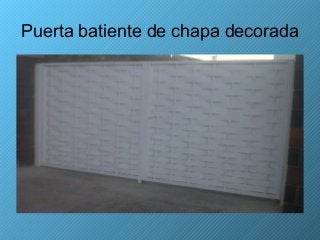 Puerta batiente de chapa decorada
 
