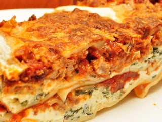 Service 
class TodoListService { 
function addTask(TodoList $list, $desc, $priority) { 
$task = new Task(); 
$task->setDescription($desc); 
$task->setPriority($priority); 
$task->setTodoList($list); 
$this->repository->save($task); 
$this->auditLog->logNewTask($task); 
$this->mailer->sendMessage('New thingy!'); 
} 
} 
 