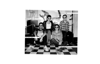 katia de la cruz .sintes / vozde la Cruz	 Voz
ernesto velarde .bateria	Bat-
jose dammert .bajo	 Batería			
efrén castillo .guitarra / voz	Batería						
 