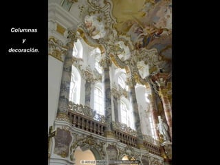 Columnas y decoración.