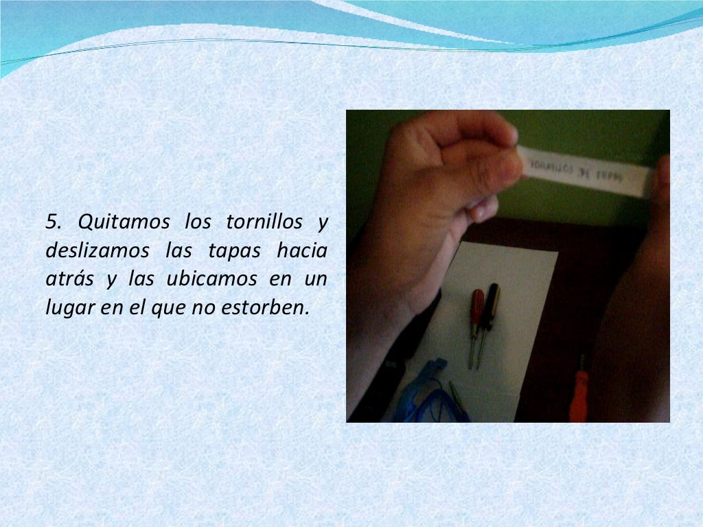 5. Quitamos los tornillos y deslizamos las tapas hacia atrás y las ubicamos en un lugar en el que no estorben.