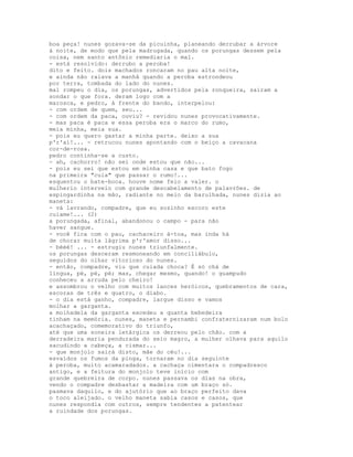 boa peça! nunes gozava-se da picuinha, planeando derrubar a árvore
à noite, de modo que pela madrugada, quando os porungas dessem pela
coisa, nem santo antônio remediaria o mal.
- está resolvido: derrubo a peroba!
dito e feito. dois machados roncaram no pau alta noite,
e ainda não raiava a manhã quando a peroba estrondeou
por terra, tombada do lado do nunes.
mal rompeu o dia, os porungas, advertidos pela ronqueira, saíram a
sondar o que fora. deram logo com a
marosca, e pedro, à frente do bando, interpelou:
- com ordem de quem, seu...
- com ordem da paca, ouviu? - revidou nunes provocativamente.
- mas paca é paca e essa peroba era o marco do rumo,
meia minha, meia sua.
- pois eu quero gastar a minha parte. deixo a sua
p'r'aí!... - retrucou nunes apontando com o beiço a cavacana
cor-de-rosa.
pedro continha-se a custo.
- ah, cachorro! não sei onde estou que não...
- pois eu sei que estou em minha casa e que bato fogo
na primeira "cuia" que passar o rumo!...
esquentou o bate-boca. houve nome feio a valer. o
mulherio interveio com grande descabelamento de palavrões. de
espingardinha na mão, radiante no meio da barulhada, nunes dizia ao
maneta:
- vá lavrando, compadre, que eu sozinho escoro este
cuiame!... (2)
a porungada, afinal, abandonou o campo - para não
haver sangue.
- você fica com o pau, cachaceiro à-toa, mas inda há
de chorar muita lágrima p'r'amor disso...
- bééé! ... - estrugiu nunes triunfalmente.
os porungas desceram resmoneando em conciliábulo,
seguidos do olhar vitorioso do nunes.
- então, compadre, viu que cuiada choca? É só chá de
língua, pé, pé, pé; mas, chegar mesmo, quando! o guampudo
conheceu a arruda pelo cheiro!
e assombrou o velho com muitos lances heróicos, quebramentos de cara,
escoras de três e quatro, o diabo.
- o dia está ganho, compadre, largue disso e vamos
molhar a garganta.
a molhadela da garganta excedeu a quanta bebedeira
tinham na memória. nunes, maneta e pernambi confraternizaram num bolo
acachaçado, comemorativo do triunfo,
até que uma soneira letárgica os derreou pelo chão. com a
derradeira maria pendurada do seio magro, a mulher olhava para aquilo
sacudindo a cabeça, a cismar...
- que monjolo sairá disto, mãe do céu!...
esvaídos os fumos da pinga, tornaram no dia seguinte
à peroba, muito acamaradados. a cachaça cimentara o compadresco
antigo, e a feitura do monjolo teve início com
grande quebreira de corpo. nunes passava os dias na obra,
vendo o compadre desbastar a madeira com um braço só.
pasmava daquilo, e do ajutório que ao braço perfeito dava
o toco aleijado. o velho maneta sabia casos e casos, que
nunes respondia com outros, sempre tendentes a patentear
a ruindade dos porungas.
 