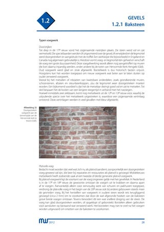 2012
GEVELS
1.2.1 Baksteen
1.2
Typen voegwerk
Doorstrijken
Tot diep in de 17e eeuw vond het zogenaamde nastrijken plaats. De steen werd vol en zat
vermetseld.Despeciebaardenwerdenófuitgesmeerdoverdegevel,ófverwijderdendelegmortel
werd doorgestreken en aangedrukt met de troffel. Een werkwijze die bijvoorbeeld in Engeland en
Canada nog algemeen gebruikelijk is. Hierdoor vormt voeg- en legmortel één geheel en verschaft
de voeg een grote duurzaamheid. Deze voegafwerking wordt alleen nog aangetroffen op muren
die kort daarna inpandig werden, onder andere bij de toren van Hervormde Kerk Hengelo (Gld).
Oud voegwerk werd glad en strak afgewerkt. Borstelwerk is dus historisch bezien onjuist.
Hoogstens kan het worden toegepast om nieuw voegwerk wat beter aan te laten sluiten op
ouder verweerd voegwerk.
Vooral bij het metselen of inboeten van kwetsbare onderdelen, zoals grondkerende muren,
schoorstenen, afzaten en steunbeerkoppen, zou de legmortel weer doorgestreken moeten
worden. Een bijkomend voordeel is dat het de metselaar dwingt goed vol en zat te metselen. Tot
slot bespaart het de kosten van een langere steigertijd in verband met het navoegen.
Hoewel inmiddels zeer zeldzaam, komt nog metselwerk uit de 12e en 13e eeuw voor, waarbij de
uitpuilende specie over het metselwerk uitgestreken is, waardoor een zogenaamde vertinlaag
ontstond. Deze vertinlagen werden in veel gevallen met kleur afgewerkt.
Afbeelding 35
Doorgestreken
voegwerk aan de
binnenzijde van de
Hervormde kerk te
Voorst (Gld).
Platvolle voeg
Bedacht moet worden dat veel wat zich nu als platvol aandient, oorspronkelijk een doorgestreken
voeg geweest zal zijn, die later bij reparaties en restauraties als platvol is gevoegd. Middeleeuws
metselwerk heeft zodoende vaak al een tweede of derde generatie platvol voegwerk.
Bij platvol voegwerk ligt de voorkant van de voeg ongeveer gelijk met het gevelvlak. In Nederland
is in de 17e en 18e eeuw de gewoonte ontstaan de voegen uit te krabben en daarna apart
af te voegen. Aanvankelijk alleen voor eenvoudig werk van schuren en pakhuizen toegepast,
verdrong de platvolle voeg in het begin van de 20e eeuw ook bij andere gebouwen steeds meer
de gesneden voeg. Bij het herstellen van voegwerk in oudere steen wordt iets terugliggend
gevoegd (circa 2 mm) om te voorkomen dat door de wat afgeronde hoeken van de baksteen
grove brede voegen ontstaan. Tevens bevordert dit een wat snellere droging van de steen. De
voeg kan glad doorgestreken worden, of opgeklopt of geborsteld. Borstelen alleen gebruiken
voor aansluiten op bestaand wat verweerd werk. Het borstelen mag niet te snel na het voegen
worden uitgevoerd om smetten van de baksteen te voorkomen.
28
 