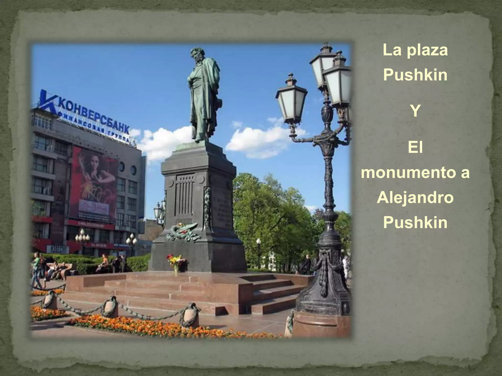 La plaza PushkinYEl monumento a Alejandro Pushkin