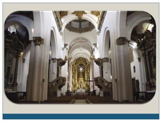 À fachada ocidental do templo foram acrescentadas duas torres -que já estavam erguidas em 1629.