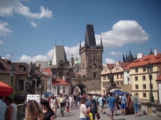 Most Karola W Pradze