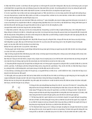 8. Chấp nhận lỗi lầm của mình: ta sẽ rất bực nếu một người bạn cứ chốitrong khi lỗi của họ đã rõ. Đáng buồn, điều này xảy ra rất thường xuyên, con người
có thể thấy lỗi lầm của người khác một cách dễ dàng nhưng ít khi chấp nhận lỗi lầm của mình. Khi ta không biết bơi thì đi học bơi, không thể ngồi nhà để
người khác không biết điều đó. Nếu ta biết chấp nhận lỗi của mình, ta sẽ mau tiến bộ hơn và càng được mọi người yêu quý.
9. Vuivẻ vì người khác: bạn có thấy vuikhi bạn của bạn gặp chuyện vui? Nếu câu trả lời là có, xin chúc mừng, bạn đã có một nguồn dinh dưỡng rất quý
cho cuộc sống hạnh phúc của bản thân. Nếu ta biết vuivới niềm vui của người khác, ta đã làm lợi cho chính bản thân, có thêm niềm vui và làm ấm thêm
tình bạn, trên hết, ta đã góp phần vào một thế giới cùng vui vẻ.
10. Hỏi người thân của bạn một cách chân thành "Điểm yếu của tôi là gì ?": nghe những điểm yếu của ta từ miệng người khác không làm cho ta xấu hổ, vì
có nói ra hay không thì họ cũng đã nhận ra điều đó, và bây giờ ta lắng nghe điều đó là có ích cho chính ta, một mặt biết được những ý kiến khách quan về
bản thân để sửa đổi, mặt khác giúp cho người khác biết ta là một con người cởi mở, sẵn sàng tiếp thu ý kiến
của người khác, khiến cho tình bạn cũng như tình cảm được bền lâu.
11. Chấp nhận sựbuồn tẻ : điều này có vẻ trái vớixu hướng hiện đại, nhưng không, sự buồn tẻ ở đây có nghĩa là không máy vi tính, không điện thoại di
động, không tivi, không trò chơi điện tử...những tiện nghi này có làm cho chúng ta hào hứng nhưng nếu quá phụ thuộc vào chúng sẽ dẫn đến chúng ta mất
dần đời sống nội tâm, không biết làm gì nếu tách ra khỏi những thứ đó. Chấp nhận sự buồn tẻ không có nghĩa là dừng làm việc hoặc ngừng phấn đấu, mà
là hài lòng vớimột khoảng trống và một chút tĩnh lặng.
12. Đừng để tâm trạng bực bội tác động đến mình: đây là điều rất quan trọng, khi xuống tinh thần, chúng ta dễ chán nản, kéo theo sự bực bội và những
hành động thiếu suy nghĩ...điều này có thể tránh được khi ta bình tĩnh suy xét sựviệc, tầm quan trọng của nó, mức độ nghiêm trọng và hướng giải
quyết...Lúc này, kiên nhẫn chính là chìa khóa cho sự thành công.
Bài tập minh họa: ngồi một mình ở nơi yên tĩnh, nhắm mắt lại:
- Thả lỏng người, nghĩ về một những chuyện tốt đẹp nhất bạn đã trải qua hoặc nghỉ về những con người bạn yêu mến nhất, thả mình vào những cảm giác
vui vẻ đó và nở một nụ cười thật tươi.
- Nghĩ về những chuyện khó khăn nhất đã từng xảy ra đối vớibạn, về những người mà bạn không thích, những sựbực bội họ đã gây ra đối với bạn, chìm
vào những cảm xúc khó chịu này trong vài phút.
Bạn thấy sao ? Cũng là chính bản thân ta, cũng là nơi ấy, cũng là chưa có chuyện gì xảy ra, ta có thể hòa mình một cách thoải mái vào những cảm giác dễ
chịu hoặc khó chịu với những ý nghĩ bực bội; tất cả phụ thuộc vào chính bản thân ta và cách ta nhìn nhận sựviệc.
13. Cũng đừng để tâm trạng bực bội của người khác tác động lên mình: khi những người xung quanh ta xuống tinh thần, họ sẽ bộc lộ điều đó ra, chán nản,
cái kỉnh, quát tháo...Ta dễ dàng bị cuốn theo những hành động của họ, cũng chán nản, quát tháo lại...Thay vào đó, nên hiểu và chấp nhận rằng ai cũng có
lúc xuống tinh thần, có thể ta không thích cách họ làm nhưng chỉ cần hiểu điều này thì ta dễ cư xử hơn.
14. Chơi thể thao: có lẽ không cần nói nhiều ở lời khuyên này, ai cũng biết thể thao có nhiều ích lợi : cả thể chất lẫn tinh thần, có một thân hình đẹp và sức
khỏe tốt, tinh thần thoải mái. Rất tuyệt !!!
15. Viết ra giấy: viết ra suy nghĩ của mình một cách tự nhiên sẽ làm cho ta thấy dễ chịu hơn nhiều so vớinhững suy nghĩ mông lung, lan man trong đầu, viết
ra giúp ta khẳng định cảm giác của mình một cách rõ ràng, tránh được những hành động vội vàng thiếu suy nghĩ.
Bài tập minh họa: khi đứng trước một quyết định, hãy viết ra giấy, một cột viết lợi ích và một cột viết về cáihại, đối chiếu hai cái,bạn sẽ ra được một quyết
định hợp lý, tránh tốn thời gian do dự, lưỡng lự.
16. Đừng chờ đợi cuộc sống dễ dàng hay không hề có rắc rối : bạn sẽ nói "Dĩ nhiên rồi !", nhưng không, điều
đáng buồn là đa số chúng ta biết điều này nhưng không thực hiện được, ta bực khi chiếc máy vitính bị hư
(hoặc mạng TTVN gặp trục trặc), ta bực khi người khác cưxử khác với những gì ta muốn. Ta bận tâm bởi
những chuyện nhỏ nhặt mà quên rằng chúng ta đã biết rõ những điều đó là hoàn toàn hợp lý. Dĩ nhiên, chấp
nhận những khó khăn đó và bình tĩnh giải quyết sựviệc vẫn tốt hơn là tốn thời gian ngồi bực.
17. Thể hiện lòng nhiệt tình: người nhiệt tình sẽ có cơ hội thành công lớn hơn người biết nghĩ nhưng không
dám làm (dĩ nhiên). Có thể ta không giỏi nhưng chính sựnhiệt tình sẽ cuốn hút mọi người chú ý và giúp đỡ
ta, sựnhiệt tình sẽ giúp ta vượt qua những khó khăn trong cuộc sống, sựnhiệt tình tạo nguồn cảm hứng và
lòng hăng say trong công việc. Nói tóm lại, sự nhiệt tình đem đến thành công.
18. Tìm thấy thanh thản trong sựcho đi : không có cảm giác nào giống như cảm giác thoải mái khi ta vừa làm
một việc gì tốt cho ai đó, cho dù người đó có cảm ơn ta hay không. Trở thành một người tốt, không dễ tí nào,
nhưng sẽ rất vui, một niềm vui đặc biệt của sựcho đi, từ niềm vui này sẽ có thêm một niềm vuikhác, niềm
 