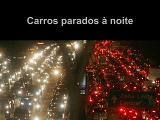 Carros parados à noite 