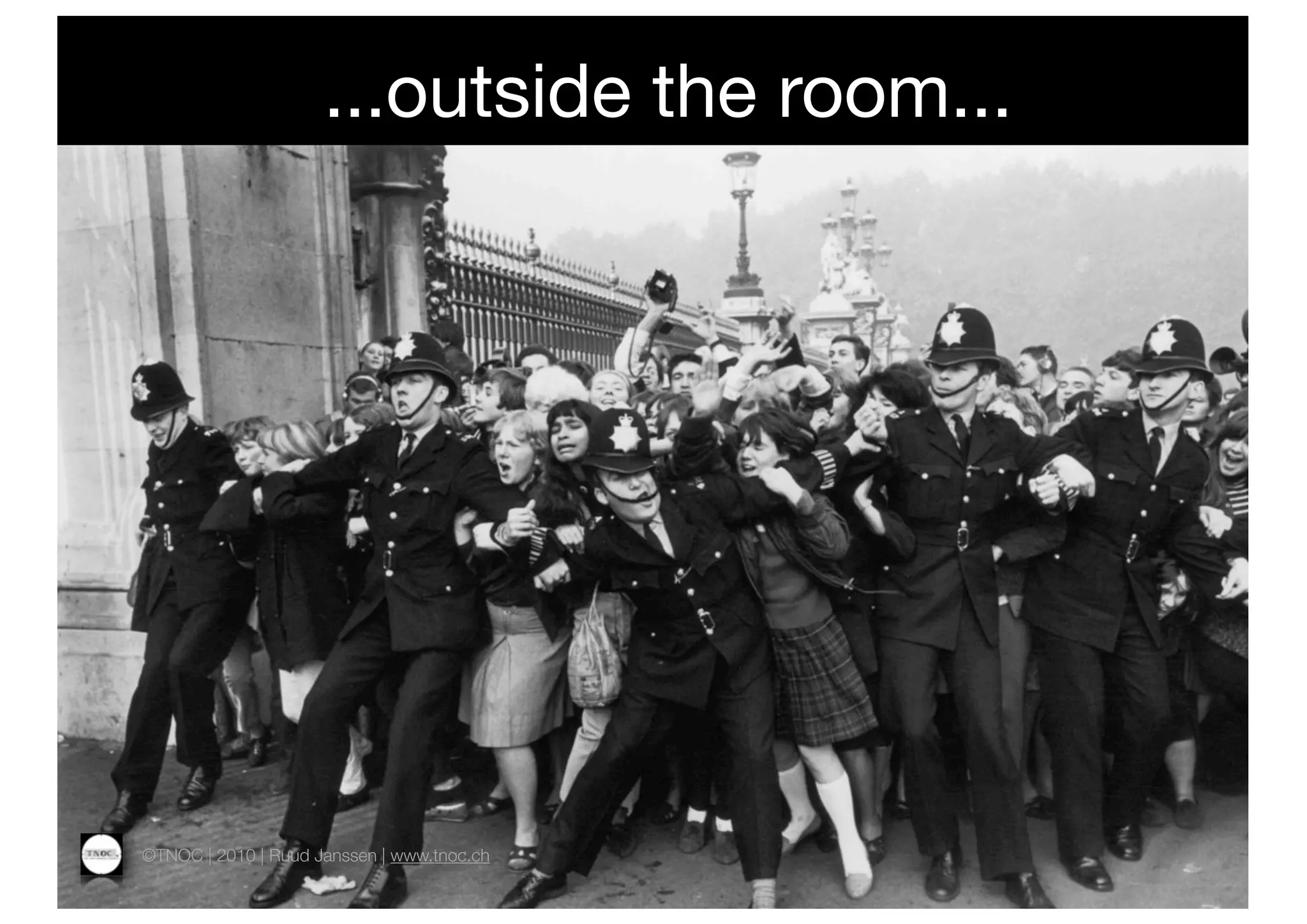 ...outside the room...




©TNOC | 2010 | Ruud Janssen | www.tnoc.ch
 