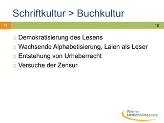 Medienkultur > Digitale Kultur131. „Sekundäre Oralität“ (Walter Ong)2. „schriftliche Mündlichkeit“ SMS, Chat, email,     „Das Internet ist ein Schriftmedium, das nach den Regeln der Mündlichkeit funktioniert.“ (Sabrina David)   (Annäherung an) Echtzeit, Unmittelbarkeit, Flüchtigkeit, Fluss der Zeit, Performativität, Prozesshaftigkeit3. „Visual Turn“: Von der Druckseite zum Bildschirm als dominantes Medium, visuelle Orientierung des Lesers (Gunther Kress)