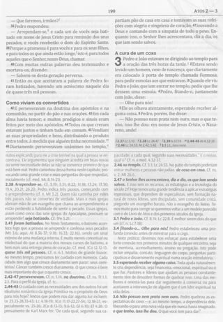 199 ATOS 2 — 3
— Que faremos, irmãos?3
38 Pedro respondeu:
— Arrependam-se,^ e cada um de vocês seja bati­
zado em nome de Jesus Cristo para remissão dos seus
pecados, e vocês receberão o dom do Espírito Santo.
39Porque a promessa é para vocês e para os seus filhos,
e para todos os que ainda estão longe/ isto é, para todos
aqueles que o Senhor, nosso Deus, chamar.
40Com muitas outras palavras deu testemunho e
exortava-os, dizendo:
— Salvem-se desta geração perversa.
41 Então os que aceitaram a palavra de Pedro fo­
ram batizados, havendo um acréscimo naquele dia
de quase três mil pessoas.
C om o viviam os convertidos
42E perseveravam na doutrina dos apóstolos e na
comunhão, no partir do pão e nas orações. 43Em cada
alma havia temor; e muitos prodígios e sinais eram
feitos por meio dos apóstolos. 44Todos os que creram
estavam juntos e tinham tudo em comum. 45Vendiam
as suas propriedades e bens, distribuindo o produto
entre todos, à medida que alguém tinha necessidade.™
46Diariamente perseveravam unânimes no templo,"
nutos explicando para ele a crise terrível na qual a pessoa se en­
contrava. Ele argumentou que ninguém acredita em boas-novas
ou sente necessidade delas se não se convence primeiro de que
está bem mal. Pedro caminhou dessa forma neste capítulo, pro­
vocando uma grande crise e mais perguntas do que respostas,
inicialmente (cf. med. Mc 8.14-21).
2.38 Arrependam-se. Cf. 3.19; 5.31; 8.22; 11.18; 13.24; 17.30;
19.4; 20.21; 26.20. Pedro indica três passos, começando com
o arrependimento (cf. n. M t 3.2). Quem não caminha por estes
três passos não se converteu de verdade. Mais e mais igrejas
abriram mão de um evangelho que chama ao arrependimento e
estão perdendo a habilidade de sentir o pecado. Essas igrejas,
assim como cinco das sete igrejas do Apocalipse, precisam se
arrepender! seja batizado. Cf. IPe 3.21.
2.41 foram batizados. No Novo Testamento, o batismo acon­
tece logo que a pessoa se arrepende e confessa seus pecados
(M t 3.6; aqui; At 8.36-37; 9.18; 16.33; 22.16), sendo um sinal
externo de uma mudança interna. É muito menos conceituai ou
intelectual do que a maioria dos nossos cursos de batismo, e
bem mais uma entrega plena de coração. Cf. med. 1Co 12.12-13.
quase três mil pessoas. Cf. n. 6.1. Motivo de grande louvor.
Ao mesmo tempo, precisamos ter cuidado com números. Cada
cidade tem algo que cresce diariamente sem parar: seus cemi­
térios! Câncer também cresce diariamente. O que cresce é bem
mais importante do que o quanto cresce.
2.42-47 perseveravam. Cf. n. 1.14. na doutrina. Cf. ns. Tt 1.1;
2.1. Para o perfil da Igreja, cf. tc.
2.44-45 O cuidado com as necessidades uns dos outros foi um
idealismo romântico da Igreja Primitiva ou o propósito de Deus
para nós hoje? Textos que podem nos dar alguma luz incluem:
Lv 25.23-28,35-43; Lc 4.18-19; 1Co 11.17-22,27-34; 12.18-27, es­
pecialmente vs. 25-26; 2Co 8.13-15; 9.6-12; Gl 6.10; Ef 4.28. O
pensamento de Karl Marx foi: “De cada qual, segundo sua ca-
partiam pão de casa em casa e tomavam as suas refei­
ções com alegria e singeleza de coração, 47louvando a
Deus e contando com a simpatia de todo o povo. En­
quanto isso, o Senhor lhes acrescentava, dia a dia, os
que iam sendo salvos.
A cura de um coxo
3 Pedro e João estavam se dirigindo ao templo para
a oração das três horas da tarde.3 2Estava sendo
levado um homem, coxo de nascença, que diariamente
era colocado à porta do templo chamada Formosa,
para pedir esmolas aos que entravam. 3Quando ele viu
Pedro e João, que iam entrar no templo, pediu que lhe
dessem uma esmola. 4Pedro, fitando-o, juntamente
com João, disse:
— Olhe para nós!
5 Ele os olhava atentamente, esperando receber al
guma coisa. 6Pedro, porém, lhe disse:
— Não possuo nem prata nem ouro, mas o que te­
nho, isso lhe dou: em nome de Jesus Cristo, o Naza­
reno, ande!
12.37 Lc 3.10 *2.38 Lc 24.47 *2.39 Is 57.19 ">2.44-45 At 4.32-35
"2.46 Lc 24.53; At 2.42; 5.42 13.1 Lit., hora nona
pacidade; a cada qual, segundo suas necessidades.” E o nosso,
qual é? Cf. n. e med. 4.32-37.
2.46 no templo. Cf. 3.1; Lc 24.53. No pátio do templo poderiam
entrar mulheres e pessoas não judias, de casa em casa. Cf. ns.
v. 2; M t 26.6.
2.47 o Senhor lhes acrescentava, dia a dia, os que iam sendo
salvos. E isso sem os recursos, as estratégias e a tecnologia do
século 21! Hoje temos uma grande tendência a aplicar estratégias
impessoais, que dependem de especialistas, sem formação na­
tural de novos líderes, sem discipulado, sem comunidade cristã,
pregando um evangelho barato, não o evangelho do Reino. Te­
mos muito para corrigir se queremos voltar a um modelo parecido
com o do Livro de Atos e dos primeiros séculos da Igreja.
3.1 Pedro e João. Cf. 8.14; Lc 22.8. É melhor serem dois do que
um (cf. n. Lc 7.18).
3.4 fitando-o... Olhe para nós! Pedro estabeleceu uma pro­
funda conexão antes de ministrar para o cego.
Nota prática: devemos nos esforçar para estabelecer uma
forte conexão nos primeiros minutos de qualquer encontro, seja
de mentoria, aconselhamento, ensino ou pregação. Isto pode
incluir empatia, contato, linguagem do corpo, perguntas parti­
cipativas e discernimento espiritual numa oração introdutória.
3.5 esperando receber alguma coisa. Toda ajuda naturalmen­
te cria dependência, seja financeira, emocional, espiritual ou o
que for. Pastores e líderes que ajudam as pessoas constante-
mente têm de descobrir formas de quebrar isso. Uma das me­
lhores é orientá-las para dar seguimento à conversa ou para
aceitarem a intervenção de alguém que é um líder espiritual na
vida delas.
3.6 Não possuo nem prata nem ouro. Pedro quebrou as ex-
pectativas do coxo - e, ao mesmo tempo, a dependência dele,
liberando-o para uma nova vida que ele nunca havia imaginado,
o que tenho, isso lhe dou. O que você tem para dar?
 