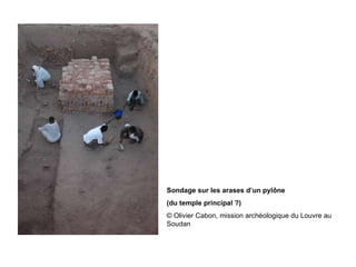 Sondage sur les arases d’un pylône   (du temple principal ?)  © Olivier Cabon, mission archéologique du Louvre au Soudan 