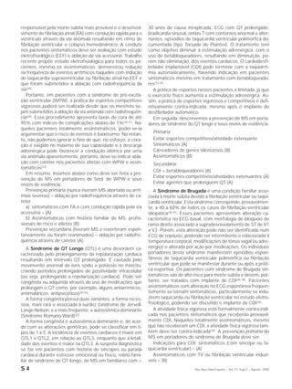 S 4 Rev Bras Med Esporte _ Vol. 11, Supl 1 – Agosto, 2005
responsável pela morte súbita mais provável é o desenvol-
vimento de fibrilação atrial (FA) com condução rápida para o
ventrículo através da via anômala resultando em ritmo de
fibrilação ventricular e colapso hemodinâmico. A conduta
nos pacientes sintomáticos deve ser avaliação com estudo
eletrofisiológico (EEF) e ablação da via acessória. Trabalho
recente propõe estudo eletrofisiológico para todos os pa-
cientes, mesmo os assintomáticos; demonstrou redução
na freqüência de eventos arrítmicos naqueles com indução
de taquicardia supraventricular ou fibrilação atrial no EEF e
que foram submetidos à ablação com radiofreqüência da
via(29).
Portanto, em pacientes com a síndrome de pré-excita-
ção ventricular (WPW), a prática de esportes competitivos
vigorosos poderá ser realizada desde que os mesmos se-
jam submetidos à ablação da via anômala com radiofreqüên-
cia(30). Esse procedimento apresenta taxas de cura de até
95% com índices de complicações abaixo de 1%(28,31). Na-
queles pacientes totalmente assintomáticos, poder-se-ia
argumentar que o risco de eventos é baixíssimo. No entan-
to, não podemos ignorar o fato de que, no esforço, o cora-
ção é exigido no máximo de sua capacidade e a descarga
adrenérgica pode favorecer a condução elétrica por uma
via anômala aparentemente, portanto, deve-se indicar abla-
ção com catéter nos pacientes atletas com WPW e assin-
tomáticos(32)
.
Em resumo, listamos abaixo como deve ser feita a pre-
venção de MS em portadores de Sínd. de WPW e seus
níveis de evidência:
Prevenção primária (nunca tiveram MS abortada ou arrit-
mias severas) – ablação por radiofreqüência através de ca-
téter
a) sintomáticos com FA e com condução rápida pela via
acessória – (A);
b) Assintomáticos com história familiar de MS, profis-
sionais de risco e atletas (B).
Prevenção secundária (tiveram MS e reverteram espon-
taneamente ou foram reanimados) – ablação por radiofre-
qüência através de cateter (A).
A Síndrome de QT Longo (QTL) é uma desordem ca-
racterizada pelo prolongamento da repolarização cardíaca
resultando em intervalo QT prolongado. É causada pelo
movimento anormal de íons sódio e potássio no miócito,
criando períodos prolongados de positividade intracelular
(ou seja, prolongando a repolarização cardíaca). Pode ser
congênita ou adquirida através do uso de medicações que
prolongam o QT como, por exemplo, alguns antiarrímicos,
antimaláricos, antipsicóticos(30-33)
.
A forma congênita possui duas variantes, a forma reces-
siva, mais rara e associada à surdez (síndrome de Jervell-
Lange-Nelson, e a mais freqüente, a autossômica dominante
(Síndrome Romano-Ward)(32)
.
A forma congênita é autossômica dominante e, de acor-
do com as alterações genéticas, pode se classificar em ti-
pos de 1 a 5. A incidência de eventos cardíacos é maior em
QTL1 e QTL2, em relação ao QTL3, enquanto que a letali-
dade dos eventos é maior na QTL3. A suspeita diagnóstica
se faz em pacientes com história de síncopes ou parada
cardíaca durante estresse emocional ou físico, relato fami-
liar de síndrome de QT longo, de MS em familiares com <
30 anos de causa inexplicada, ECG com QT prolongado,
bradicardia sinusal, ondas T com contornos anormal e alter-
nantes, episódios de taquicardia ventricular polimórfica do-
cumentada (tipo Torsade de Pointes). O tratamento tem
como objetivo diminuir a estimulação adrenérgica, com o
uso de betabloqueadores, resultando em diminuição, po-
rém não eliminação, dos eventos cardíacos. O cardiodesfi-
brilador implantável (CDI) pode terminar com a taquiarrit-
mia automaticamente, havendo indicação em pacientes
sintomáticos mesmo em tratamento com betabloqueado-
res(33-35).
A prática de esportes nestes pacientes é limitada, já que
o exercício físico aumenta a estimulação adrenérgica. As-
sim, a prática de esportes vigorosos e competitivos é defi-
nitivamente contra-indicada, mesmo após o implante de
desfibrilador automático.
Em seguida, descrevemos a prevenção de MS em porta-
dores de síndrome do QT longo e seus níveis de evidência.
Primária
Evitar esportes competitivos/atividade extenuante
Sintomáticos (A)
Carreadores de genes silenciosos (B)
Assintomáticos (B)
Secundária
CDI + betabloqueadores (A)
Evitar esportes competitivos/atividades extenuantes (A)
Evitar agentes que prolonguem QT (A)
A Síndrome de Brugada é uma condição familiar asso-
ciada à morte súbita devido a fibrilação ventricular ou taqui-
cardia ventricular. Esta síndrome corresponde, provavelmen-
te, a 40 a 60% de todos os casos de fibrilação ventricular
idiopática(36,37)
. Esses pacientes apresentam alteração ca-
racterística no ECG basal, com morfologia de bloqueio de
ramo direito associado a supradesnivelamento de ST de V1
a V3. Porém, esta alteração pode não ser identificada num
ECG de repouso, podendo ser intermitente e relacionada à
temperatura corporal, modificações de tônus vagal ou adre-
nérgico e alterada por ação por medicações. Os indivíduos
portadores desta síndrome manifestam episódios espon-
tâneos de taquicardia ventricular polimórfica ou fibrilação
ventricular que pode se manifestar durante ou após a práti-
ca esportiva. Os pacientes com síndrome de Brugada sin-
tomáticos são de alto risco para morte súbita e devem, por-
tanto, ser tratados com implante de CDI(36,38)
. Pacientes
assintomáticos com alteração no ECG espontânea freqüen-
temente se tornam sintomáticos, particularmente se indu-
zirem taquicardia ou fibrilação ventricular no estudo eletro-
fisiológico, podendo ser discutido o implante de CDI(36).
A atividade física vigorosa está formalmente contra-indi-
cada nos pacientes sintomáticos que receberão provavel-
mente CDI. Naqueles totalmente assintomáticos, mesmo
que não receberam um CDI, a atividade física vigorosa tam-
bém deve ser contra-indicada(38)
. A prevenção primária de
MS em portadores de síndrome de Brugada deve ser:
Indicações para CDI: sintomáticos (com síncope ou ta-
quicardia ventricular) – (A)
Assintomáticos com TV ou fibrilação ventricular induzí-
veis – (B)
 