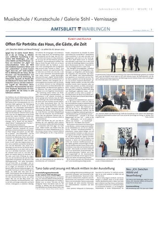 Musikschule / Kunstschule / Galerie Stihl - Vernissage
AMTSBLATT WAIBLINGEN Donnerstag, 21. Oktober 2021 | 7
Kunst und Kultur
funden, entsprechend als Kämpfer für Recht
und Freiheit und „Sunset Mirror“, Daniel Rozins
Video-Installation, in der jede und jeder zum
Protagonisten wird, dem es in der Sonne ge-
fällt. Auch Adolf Hölzels Kunst ist vertreten,
eine besonders runde Sache, war er doch auch
der Lehrer der Waiblinger Malerin Luise Deicher
(deren Blumenwerke noch bis 1. November im
Haus der Stadtgeschichte zu sehen sind).
Eine Wenigkeit herausgegriffen, schließlich
handelt es sich exakt um 30 Fotografien, 21 Ra-
dierungen, 14 Lithografien, acht Zeichnungen,
vier Serigrafien, drei Holzschnitte, zwei Aqua-
relle, zwei Objekte, zwei Videoinstallationen,
eine Aquatinta, ein Linolschnitt und eine Plas-
tik. Denn so gliedern sich die 89 Exponate, die
von der Kuratorin Stephanie Machowetz „ge-
bändigt“ werden wollten, auf dass eine Schau
entstehen konnte, deren Exponate außer aus
Lübeck unter anderem aus Ahlen, Amsterdam,
Berlin, Frankfurt, Hamburg, Heidelberg, Mün-
chen New York, Stuttgart und Wien ihren Weg
nach Waiblingen angetreten haben. „Ich bin
Ich und hoffe, es immer mehr zu werden“, zi-
tierte Machowetz die Worte Paula Modersohn-
Beckers, die diese 1906 an Rainer Maria Rilke in
einem Brief schrieb.
In insgesamt 60 Selbstbildnissen, wovon ei-
nes in der Galerie Stihl zu sehen sei, habe sie
den unermüdlichen Drang zur Selbsterkenntnis
aufgearbeitet. Ihr gleich getan habe es mit dem
„Mysterium des Seins“ Max Beckmann, der
auch Teil der Schau ist. Womöglich von den
künstlerischen Ergebnissen inspiriert, hat die
Kuratorin zu folgenden Sektionen gefunden, zu
„Selbstbeobachtung und Selbstbewusstsein“ –
„Der Arbeitsprozess“ – „Künstler in der Krise?
Begegnungen mit dem Tod“ – „Selbst ist die
Frau“ – „Rollenspiele – ,Ich‘ ist ein anderer“ –
„Mimik und Emotion“ – „In Gesellschaft“ –
„Wer bin ich? – Die Abkehr vom Gesicht“.
Die Kuratorin resümmierte ihre Erkenntnisse
zu den Werken: „Setzten einige Kunstschaffen-
de das Selbstbildnis ein, um sich als selbstbe-
wusste, arrivierte Künstlerpersönlichkeit zu
präsentieren, nutzen andere selbiges, um sich
in verschiedenen Techniken zu üben und zu ei-
nem eigenen Stil zu finden. Das Selbstverständ-
nis und die Festigung der eigenen künstleri-
schen Position kommen auch in Werken zum
Ausdruck, in denen sich Kunstschaffende in-
mitten des kreativen Schaffensprozesses zei-
gen. Neben gezielten Inszenierungen ermögli-
chen die Arbeiten darüber hinaus intime, priva-
te Einblicke in das Leben der Künstlerinnen und
Künstler“. Stets handle es sich beim Selbstbild-
nis um ein dynamisches Ausdrucksmittel, das
trotz jahrhundertealter Tradition noch lange
nicht ausgeschöpft sei. Die Auseinanderset-
zung Kunstschaffender mit der eigenen Person
könne man weiter mit Spannung erwarten.
Bis 16. Januar 2022 kann das variantenreiche
„Ich“ in der Ausstellung besichtigt werden.
lich lieferten die Anregungen und Entdeckun-
gen beim Gang durch die Ausstellung schon
neue Antworten auf die Frage „Wer bin ich?“.
Die Leiterin des Hauses, Dr. Anja Gerdemann,
die um 19.35 Uhr mit fast historisch anmuten-
den Worten: „Die Ausstellung ist eröffnet“ den
Weg zur Kultur frei gab, freute sich an diesem
Abend ebenfalls über das Publikum, zu dem
man in der zurückliegenden Zeit auf digitalem
Weg versucht habe, Kontakt zu halten. „Eine
spannende, kreative und experimentelle Pha-
se“ habe man nun hinter sich, eine Zeit , in der
sich ihr Team zahlreichen Herausforderungen
habe stellen müssen – einige Neuerungen,
etwa eine Führung in „digital“, würden bleiben.
Künstlernamen zu kennen und Werke damit zu
verbinden, bedeute nicht zwingend, das Er-
scheinungsbild des Künstlers oder der Künstle-
rin zu kennen, dennoch sei das Selbstporträt
seit der Renaissance ein fester Bestandteil der
Kunstgeschichte, seit Albrecht Dürer gehöre es
ins Repertoire fast jeden Kunstschaffenden,
gleichsam sei es ein begehrtes Sammlerstück.
Die Sammlung Leonie Freifrau von Rüxle-
bens – eine Hamburger Getreidemaklerin – die
üblicherweise in der Lübecker Kunsthalle St.
Annen gezeigt wird, bestreite etwa die Hälfte
der Ausstellung in der Galerie Stihl Waiblingen,
die somit auch eine Premiere mit den Expona-
ten im Süden Deutschlands feiere. Der Zeit-
raum, den die Sammlung abdecke, reiche von
1900 bis in die 1970er-Jahre hinein, vertreten
seien Künstler von Max Liebermann bis Udo
Lindenberg. Mit Werken von Marina Abramo-
vic, Cindy Sherman und Robert Mapplethorpe
habe man den Anspruch, das Künstlerselbst-
bildnis über den gesamten Zeitraum des 20.
Jahrhunderts in den Blick zu nehmen, erfüllt, so
die Galerieleiterin.
Welch’ eine Wucht: das „Ich“ von Udo Lin-
denberg, das man eigentlich sofort erkennt,
wenn man keinen zweiten Blick dafür benötigt;
die „Composition with fried eggs“ von Sarah
Lucas; „Selbst im Butt“ von Günter Grass; das
Selbstporträt von Robert Mapplethorpe im Di-
ven-Format; Samuel Fasso, in seinem Äußeren
einem Häftlingsfoto von M.-L. King nachemp-
Offen für Porträts: das Haus, die Gäste, die Zeit
„Ich. Zwischen Abbild und Neuerfindung“ – zu sehen bis 16. Januar 2022
(gege) Das ist wahre Kunst! Wenn,
wie in der am Freitag, 15. Oktober
2021, eröffneten Ausstellung in der
Galerie Stihl Waiblingen, „Ich. Zwi-
schen Abbild und Neuerfindung“, na-
hezu 100 Varianten von „Egos“ aus
unterschiedlichen Teilen der Welt
eine friedliche Koexistenz führen und
sich „unbestritten“ zu einem Ganzen
fügen. Denn das „Ich“ steht zweifels-
frei im Mittelpunkt der Schau, die die
Personen und Persönlichkeiten mal
als Fotografie, mal als Zeichnung, als
Holzschnitt, Aquarell, als Plastik oder
als Videokunst in Szene setzt. Für the-
matischen Genuss und den verbesser-
ten Zugriff des Betrachters dieser
zahlreichen Personenwerke hat Kura-
torin Stephanie Machowetz ein Kon-
zept gewählt, das die Schau in acht
Sektionen anbietet.
Das Publikum, das sich üblicherweise dicht ge-
drängt auf den jeweils ersten offiziellen Rund-
gang in der Galerie freut, war im Jahr eins nach
dem Ausbruch der Coronapandemie nur in re-
duziertem Maß zugelassen. Die Übertragung
des Ereignisses wurde im Stream an fast 250
Endgeräten am individuellen Aufenthaltsort
von der zwar nicht näher bekannten, jedoch zu
erwartend großen Menge an Menschen ver-
folgt. Vor Ort stand für sicherlich nicht nur den
einen Gast, der die Begegnung auf den Punkt
brachte, fest: „Welch’ eine Freude, endlich wie-
der einmal hier sein zu dürfen!“ – bei der „ech-
ten“ Eröffnung, bei der auch Musik und Gesang
erklingen, die in diesem Fall Sara Neitzel –
„Make It Mine“/“Holding My Own“/“So Am I“ –
aus der Musikschule beisteuerte.
Oberbürgermeister Andreas Hesky nahm die
ungewollt reduzierte Gästezahl mit Humor,
wie immer sei die Kunstschule „bis auf den letz-
ten Platz“ belegt, ohne jedoch „aus allen Näh-
ten zu platzen“. „Ihre Anwesenheit – und die
von Ihnen allen, wo immer Sie auch sind – un-
terstreicht die Bedeutung, Kultur real erleben
zu können“, war er überzeugt. Das Kulturerleb-
nis werde erst vollkommen, wenn man die
Kunst „in echt“ sehe, dann beginne diese zu le-
ben, sich zu entfalten und berühre die Betrach-
terin und den Betrachter. Dies, davon sei er
überzeugt, sei auch hier der Fall. Bei der aktuel-
len Ausstellung sei es vor allem nicht so, dass
man nur in die Bilder hineinsehe, manche Bil-
der schauten einen auch an, und zwar ganz
gleich, aus welcher Epoche sie stammten. Sel-
fies seien somit keine Erfindung der Gegen-
wart, nur der künstlerische Akt und die Werk-
zeuge hätten sich geändert. Der Wunsch, so der
Oberbürgermeister, sich selbst darzustellen,
sich auf einem Bild „zu verewigen“, also un-
sterblich zu machen und dieses Bild auch ande-
ren zu zeigen, sei vermutlich so alt wie der
Mensch selbst. Dennoch bleibe das eigene „Ich“
ein großes Faszinosum und für manche gar ein
Rätsel. „Du weißt mehr über mich als ich
selbst“ mache deutlich, dass wir Menschen von
uns selbst ein Bild hätten, das nicht unbedingt
mit dem übereinstimmen müsse, das andere
hätten. Wer sich auf den Weg mache, sich
selbst zu erkunden und kennenzulernen, müs-
se viel Zeit und Energie aufwenden und damit
rechnen, Verborgenes zu entdecken. Womög-
Ein gemeinsamer Gang durch die Ausstellung in der Galerie Stihl Waiblingen gehörte zum Auftakt
dazu, auch die Eheleute Hesky haben es sich nicht nehmen lassen, die wahrscheinlich „mit Ab-
stand“ beste Ausstellung zu besuchen, die Oberbürgermeister Andreas Hesky in den zurückliegen-
den eineinhalb Jahren mit eröffnet hat.
„Ich. Zwischen Abbild und Neuerfindung“ heißt die Ausstellung in der Galerie Stihl Waiblingen,
die Stephanie Machowetz kuratiert und in die sie bei der Vernissage am Freitag, 15. Oktober 2021,
eingeführt hat. Fotos: Greiner
Chancen und Freiheiten
regionaler Museen
Vortrag und Podiumsrunde
Wo steht die städtische Galerie Stihl Waiblin-
gen in der allgemeinen Kulturlandschaft? Hat
sie sich nach 13 Jahre etabliert? Wo stehen
überhaupt regionale Galerien? Auf diese Fra-
gen erwarten die Freunde der Galerie Stihl
Waiblingen Antworten und Anregungen. Sie la-
den daher zu einem Vortag und einer Podiums-
runde ein – am Dienstag, 26. Oktober 2021, um
19 Uhr in den Welfensaal des Bürgerzentrums
Waiblingen. Für den Vortrag konnte die Kultur-
journalistin Adrienne Braun gewonnen wer-
den. Sie beschäftigt sich seit Jahren kritisch mit
dem Selbstverständnis der Museen und den ak-
tuellen Entwicklungen des Kunstbetriebs. Sie
Interpretationen und Varianten des „Ichs“ bietet die Ausstellung in großformatigen Bildern eben-
so wie in Videoinstallationen.
Lieder mit Gitarrenklang von Sara Neitzel be-
leuchteten das „Ich“ musikalisch.
Tanz-Solo und Lesung mit Musik mitten in der Ausstellung
Sprecherin für Synchron, TV, Hörfunk und Hör-
spiel ist sie unter anderem im SWR2 und auf
ARTE zu hören.
Marvin Holley begann als Musik- und Sound-
designer zu arbeiten, bevor er an den renom-
mierten Musikhochschulen in Wien und Stutt-
gart im Bereich Jazz/Pop Gitarre und Komposi-
tion studierte. Heute ist er in zahlreiche Projek-
te und Konzerte involviert, u. a. am Stuttgarter
Staatstheater. In seinen Kompositionen be-
wegt sich Marvin Holley stilistisch zwischen
Jazz, Improvisation, Pop und elektronischer
Musik.
Die Veranstaltungen wurden durch die Un-
terstützung des Fördervereins Freunde der Ga-
lerie Stihl Waiblingen ermöglicht.
Karten zu 15 Euro (ermäßigt 12 Euro) für das
Tanz-Solo und zu 10 Euro (ermäßigt 8 Euro) für
die Lesung sind im Vorverkauf an der Galerie-
kasse erhältlich sowie telefonisch (07151-5001-
1690) und per E-Mail (susanna.baumgart-
ner@waiblingen.de) bestellbar, zzgl. Porto.
Eine Reservierung ist nicht möglich.
Das Tragen einer medizinischen Maske ist
während der Veranstaltungen verpflichtend.
Zudem ist für die Teilnahme einer der 3G-Nach-
weise (geimpft, genesen, getestet) erforderlich.
seine vierjährige Bühnentanzausbildung an der
staatlichen Schauspiel- und Tanzschule in Abi-
djan an der Elfenbeinküste. Tänzerisch ist Nes-
tor Gahe im afrikanischen, modernen und zeit-
genössischen Tanz verwurzelt. In seiner Arbeit
setzt er sich mit aktuellen Themen auseinander
und bewegt sich dabei zwischen Elementen
aus unterschiedlichen Tanzstilen und dem
Theater.
Einen weiteren Höhepunkt im Rahmenpro-
gramm bildet die Lesung mit Musik am Sams-
tag um 19 Uhr. Umgeben von den Selbstpor-
träts der Ausstellung liest Caro Mendelski,
Sprecherin für Synchron, TV und Hörfunk, aus
„Das Licht im Kasten“ (2017) der österrei-
chischen Autorin Elfriede Jelinek. In ihrem noch
immer aktuellen Text setzt sich Jelinek kritisch
mit Selbstinszenierungen und dem Modemarkt
auseinander. Marvin Holley begleitet die Le-
sung musikalisch an der Gitarre.
Caro Mendelski absolvierte nach einem Stu-
dium der Literatur-, Kunst- und Medienwissen-
schaften ihre Ausbildung in Sprechkunst an der
Staatlichen Hochschule für Musik und Darstel-
lende Kunst Stuttgart. Sie war in unterschiedli-
chen Stücken u. a. am Staatstheater Stuttgart
und an der Volksbühne Berlin zu sehen. Als
Veranstaltungswochenende
in der Galerie Stihl Waiblingen
Im Rahmen des Begleitprogramms zur Ausstel-
lung „ICH. Zwischen Abbild und Neuerfindung“
lädt die Galerie Stihl Waiblingen am Freitag, 22.
Oktober 2021, zu einem Tanz-Solo mit dem
Stuttgarter Tänzer Yahi Nestor Gahe ein. Am
Samstag, 23. Oktober, liest die Schauspielerin
Caro Mendelski aus Elfriede Jelineks Stück „Das
Licht im Kasten“. Wegen dieser beiden Abend-
veranstaltungen schließt die Galerie Stihl
Waiblingen jeweils bereits um 16 Uhr für den
regulären Publikumsverkehr.
Der Stuttgarter Tänzer Yahi Nestor Gahe
nimmt das Publikum am Freitag um 19 Uhr mit
in ein Selbstgespräch, in dem er das klassische
„Soliloguy“, bekannt aus dem Theater als Form
des Monologs, eindrucksvoll auf den Tanz über-
trägt. Mit seinem Körper stellt er gesellschaftli-
che Strukturen, Konflikte und Verhältnisse von
Macht und Abhängigkeiten dar. In seinem Soli-
loque Dansé inmitten der Ausstellung stellt er
die Frage, wie eine Abgrenzung untereinander
möglich ist, wenn alle untrennbar miteinander
verbunden sind.
Der Tänzer, Performer, Choreograph und
Tanzpädagoge Yahi Nestor Gahe absolvierte
Neu: „ICH. Zwischen
Abbild und
Neuerfindung“
Die Galerie Stihl Waiblingen zeigt ihre neue
Schau „ICH. Zwischen Abbild und Neuerfin-
dung“ bis 16. Januar 2022.
Kunstvermittlung
Mit Anmeldung unter Tel. 5001-1701, E-Mail
an kunstvermittlung@waiblingen.de.
o „Porträtfotografie“ am Samstag, 30., und
am Sonntag, 31. Oktober, von 11 Uhr bis 16
Uhr für Jugendliche und Erwachsene in der
Kunstschule.
o „Ich anders“, Workshop für Mädchen von
acht Jahren an am Samstag, 6. November,
von 13.30 Uhr bis 17.30 Uhr.
Eintritt in die Galerie
Eintrittspreise: Erwachsene 6 €; ermäßigt 4
€ (Studenten, Rentner, Schwerbehinderte,
Stadtpass-Inhaber, Teilnehmer an Gruppen-
führungen). Kinder/Jugendliche bis 16 Jahre
und Schüler frei. Freier Eintritt: freitags von
14 Uhr bis 18 Uhr. – Mitglieder des Förderver-
eins, des ICOM, des Deutschen Museums-
bunds und des VdK sowie Inhaber des „Mu-
seums-PASS-Musées“, der StuttCard und
BVGD-Gästeführer frei.
J a h r e s b e r i c h t 2 0 2 0 / 2 1 - M S U R | 1 3
 