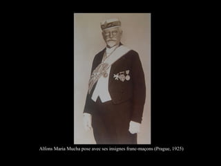 Alfons Maria Mucha pose avec ses insignes franc-maçons (Prague, 1925)
 