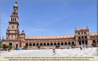 De plan semi-circulaire, la place est dominée par deux tours, accolées de chaque côté de l'édifice central, abritant les
dépendances. Ces tours sont reliées par des galeries en arcades plein cintre percées de plusieurs porches.
 