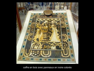 coffre en bois avec panneaux en ivoire colorés 