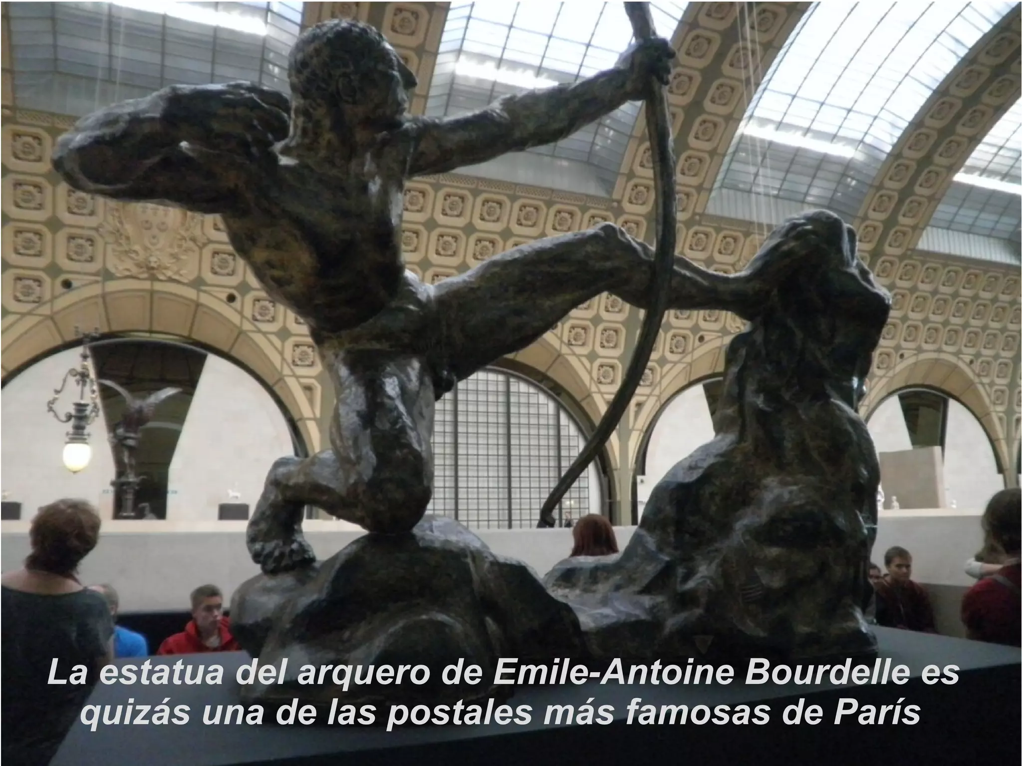 La estatua del arquero de Emile-Antoine Bourdelle es 
quizás una de las postales más famosas de París. 
 