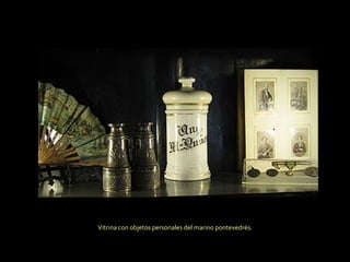 Vitrina con objetos personales del marino pontevedrés. 