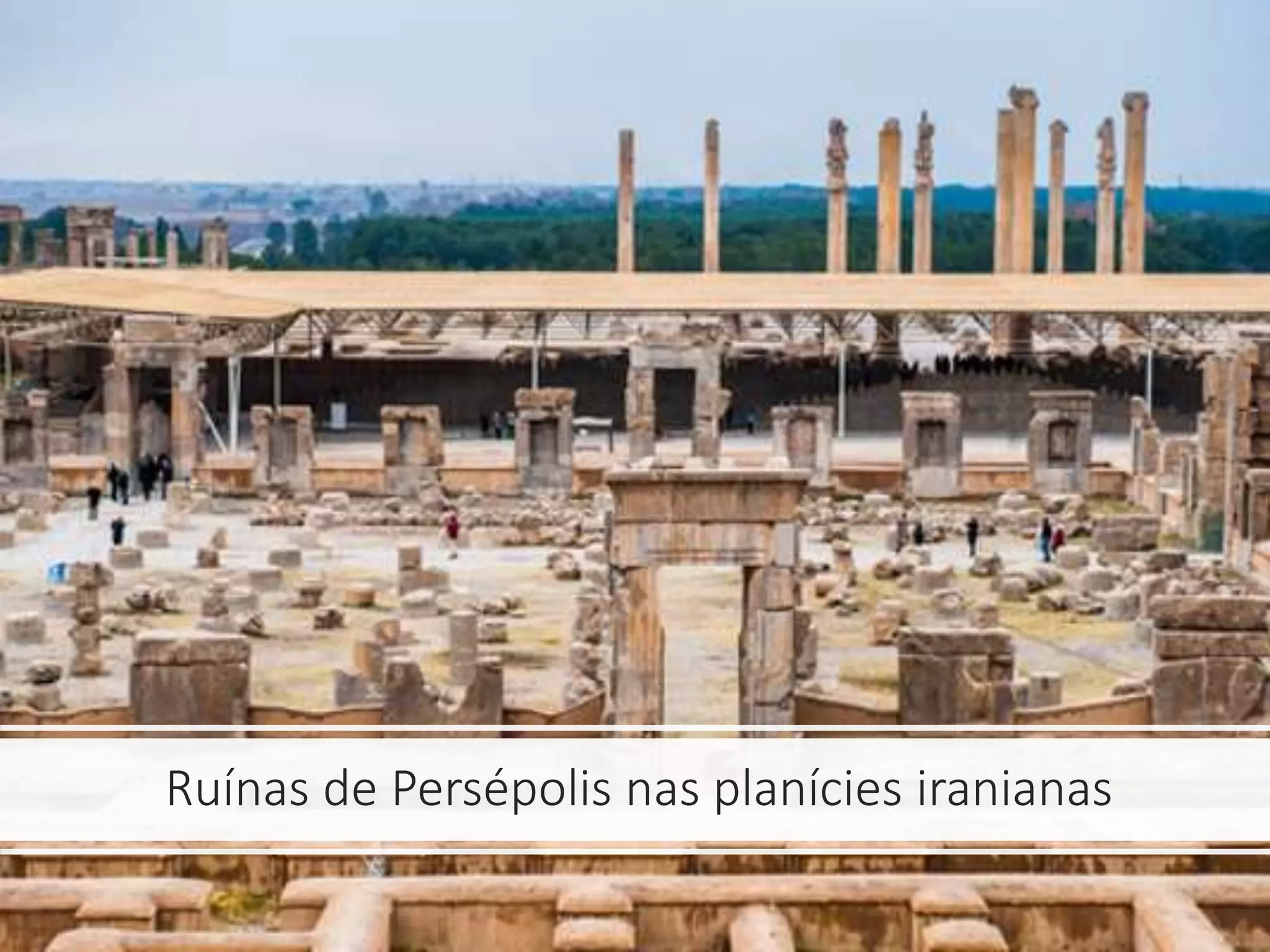 Ruínas de Persépolis nas planícies iranianas
 