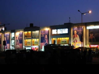 રડી લો આજસંબંધોનેવીંટળાઈઅહીં,પછીકોઈનેકોઈનીકબર મળે ન મળે. વળાવાઆવ્યાછે એ ચ્હેરાફરશેઆંખોમાં,ભલેસફરમાંકોઈહમસફર મળે ન મળે.