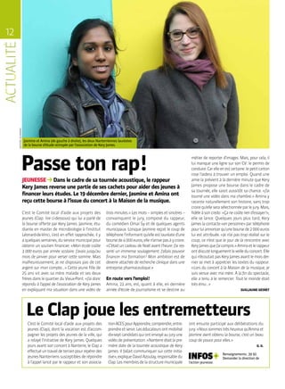 12
MATHIASGLIKMANS
JEUNESSE Dans le cadre de sa tournée acoustique, le rappeur
Kery James reverse une partie de ses cachets pour aider des jeunes à
financer leurs études. Le 19 décembre dernier, Jasmine et Amina ont
reçu cette bourse à l’issue du concert à la Maison de la musique.
Passe ton rap !
C’est le Comité local d’aide aux projets des
jeunes (Clap : lire ci-dessous) qui lui a parlé de
la bourse offerte par Kery James. Jasmine, étu-
diante en master de microbiologie à l’institut
Léonard-de-Vinci, s’est en effet rapprochée, il y
aquelquessemaines,duservicemunicipalpour
obtenir un soutien financier. « Mon école coûte
3 000 euros par année scolaire. J’avais jusqu’au
mois de janvier pour verser cette somme. Mais
malheureusement, je ne disposais pas de cet
argent sur mon compte… » Cette jeune fille de
25 ans vit avec sa mère malade et ses deux
frères dans le quartier du Vieux-Pont. « J’ai donc
répondu à l’appel de l’association de Kery James
en expliquant ma situation dans une vidéo de
trois minutes. » Les mots – simples et sincères –
convainquent le jury, composé du rappeur,
du comédien Omar Sy et de quelques agents
municipaux. Lorsque Jasmine reçoit le coup de
téléphonel’informantqu’elleestlauréated’une
boursede4 000euros,ellen’arrivepasàycroire.
« C’était un cadeau de Noël avant l’heure. J’ai res-
senti un immense soulagement. J’allais pouvoir
financer ma formation ! Mon ambition est de
devenir attachée de recherche clinique dans une
entreprise pharmaceutique. »
En route vers l’emploi !
Amina, 22 ans, est, quant à elle, en dernière
année d’école de journalisme et se destine au
métier de reporter d’images. Mais, pour cela, il
lui manque une ligne sur son CV : le permis de
conduire.Carelleenestcertaine :lepetitcarton
rose l’aidera à trouver un emploi. Quand une
amie la prévient à la dernière minute que Kery
James propose une bourse dans le cadre de
sa tournée, elle saisit aussitôt sa chance. « J’ai
tourné une vidéo dans ma chambre. » Amina y
raconte naturellement son histoire, sans trop
croirequ’elleserasélectionnéeparlejury.Mais,
fidèleàsoncredo :« Çanecoûteriend’essayer ! »,
elle se lance. Quelques jours plus tard, Kery
Jameslacontacte« enpersonne »partéléphone
pourluiannoncerqu’uneboursede2 000euros
lui est attribuée. « Je n’ai pas trop réalisé sur le
coup, ce n’est que le jour de la rencontre avec
KeryJamesquej’aicompris. »Aminaetlerappeur
ontdiscutélonguementlaveilleduconcert.Elle
quin’écoutaitpasKeryJamesavantlemoisder-
nier se met à apprécier les textes du rappeur.
« Lors du concert à la Maison de la musique, je
suis venue avec ma mère. À la fin du spectacle,
elle a tenu à le remercier. Tout le monde était
très ému… »
GUILLAUME GESRET
Jasmine et Amina (de gauche à droite), les deux Nanterriennes lauréates
de la bourse d’étude octroyée par l’association de Kery James.
Le Clap joue les entremetteurs
C’est le Comité local d’aide aux projets des
jeunes (Clap), dont la vocation est d’accom-
pagner les projets des jeunes de la ville, qui
a relayé l’initiative de Kery James. Quelques
jours avant son concert à Nanterre, le Clap a
effectuéuntravaildeterrainpourrepérerdes
jeunes Nanterriens susceptibles de répondre
à l’appel lancé par le rappeur et son associa-
tionACESpourApprendre,comprendre,entre-
prendreetservir.Leséducateursontmobilisé
dix-septcandidatsquiontenvoyéaujuryune
vidéo de présentation. « Nanterre était la pre-
mière date de la tournée acoustique de Kery
James. Il fallait communiquer sur cette initia-
tive »,expliqueDavidAzoulay,responsabledu
Clap.Lesmembresdelastructuremunicipale
ont ensuite participé aux délibérations du
jury.« Noussommestrèsheureuxqu’Aminaet
Jasmine aient obtenu la bourse, c’est un beau
coup de pouce pour elles. »
G. G.
Renseignements : 39 92.
Demander la direction de
l’action jeunesse.
 