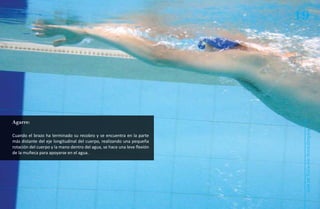 19




Agarre:




                                                                           Natación Sordolímpica
Cuando el brazo ha terminado su recobro y se encuentra en la parte
más distante del eje longitudinal del cuerpo, realizando una pequeña
rotación del cuerpo y la mano dentro del agua, se hace una leve flexión
de la muñeca para apoyarse en el agua.




                                                                               guía de
 