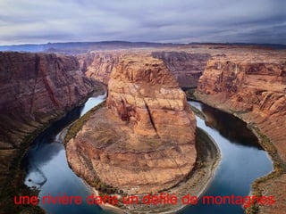 une rivière dans un défilé de montagnes
 