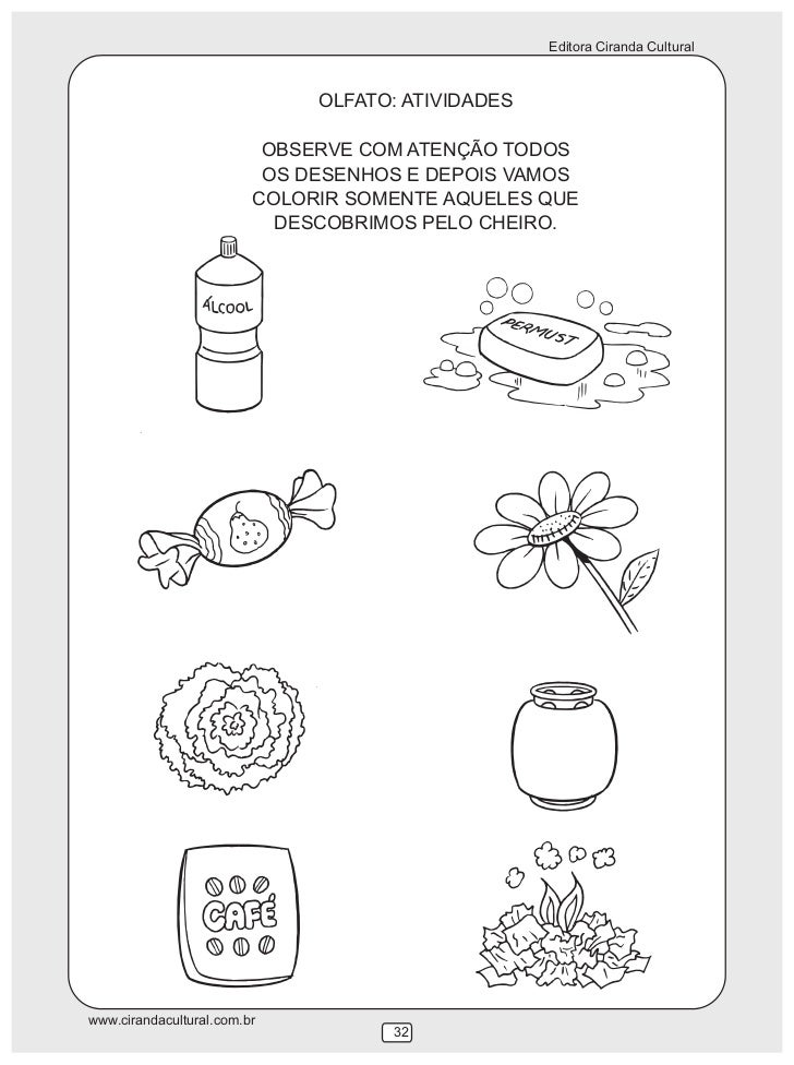 Máscara de ovo branco para a pessoa e um limão para
