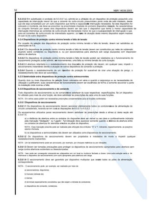 NBR 14039:2003
52
6.3.3.5.2 Em substituição à condição de 6.3.3.5.1-a), admite-se a utiliz
ação de um dispositivo de proteção possuindo uma
capacidade de interrupção menor do que a corrente de curto-circuito presumidano ponto onde ele está instalado, desde
que ele seja completado por um outro dispositivo que tenha a capacidade
de interrupção necessária. Se este dispositivo for
colocado a montante, ele deve se encontrar na proximidade imediata do primeiro dispositivo de pr
oteção. As características
do conjunto formado por esses dois dispositivos devem ser tais que o dispositivo que tenha a menor capacidade de
interrupção interrompa as correntes de curto-circuito de intensidade menor do que a suacapacidade de interrupção e que,
para as correntes de curto-circuito de intensidade superior, os tem
pos de atuação deste mesmo dispositivo sejam maiores
do que os do outro dispositivo.
6.3.4 Dispositivos de proteção contra mínima tensão e falta de tensão
Por ocasião da seleção dos dispositivos de proteção contra mínima tensão e falta de tensão, devem ser satisfeitas as
prescrições de 5.5.
6.3.4.1 Os dispositivos de proteção contra mínima tensão e falta de tensão devem ser constituídos por relés de subtensão
atuando sobre contatores ou disjuntores e, ou por seccionadoras para abertura sob carga equipadas com disparador
elétrico de abertura.
6.3.4.2 Os dispositivos de proteção contra mínima tensão e falta de tensão podem ser reta
rdados se o funcionamento do
equipamento protegido puder admitir, se
m inconvenientes, uma falta ou mínima tensão de curta duração.
6.3.4.3 A abertura retardada e o restabelecimento dos disposit
ivos de proteção não devem, em qualquer caso, impedir o
seccionamento instantâneo devido à atuação de outros dispositivos de comando e proteção.
6.3.4.4 Quando o restabelecimento de um dis
positivo de proteção for suscetível de criar uma situação de perigo, o
restabelecimento não deve ser automático.
6.3.5 Seletividade entre dispositivos de proteção contra sobrecorrentes
Quando dois ou mais dispositivos de pr
oteção forem colocados em série e quando a segurança ou as necessidades de
utilização o justificarem, suas características de funcionamento devem ser escolhidas de forma a somente seccionar a parte
da instalação onde ocorreu a falta.
6.3.6 Dispositivos de seccionamento e de comando
Todo dispositivo de seccionamento ou de comando
deve satisfazer às suas respectivas especificações. Se um dispositivo
for utilizado para mais de uma função, ele deve satisfazer às prescrições de cada uma de suas funções.
NOTA - Em certos casos podem ser necessárias prescrições complementares para as funções combinadas.
6.3.6.1 Dispositivos de seccionamento
6.3.6.1.1 Os dispositivos de seccionamento devem seccionar efetivamente todos os condutores
vivos de alimentação do
circuito considerado, levando-se em cont
a as disposições de 6.3.2.1 e 6.3.2.2.
Os equipamentos utilizados parao seccionamento devem satisfazer às prescrições desde a alínea a) desta seção até
6.3.6.1.5.
a) a distância de abertura entre os contatos do dispositiv
o deve ser visível ou ser clara e confiavelmente indicada
pela marcação “Desligado” ou “Ligado”. Tal indicação deve aparecer somente quando a di
stância de abertura entre
os contatos de abertura for atendida em
todos os pólos do dispositivo;
NOTA - Essa marcação prescrita pode ser realizada pela utilização dos símbolos “O” e “I”, indicando, respectivamente, as posições
aberta e fechada.
b) os dispositivos a semicondut
ores não devem ser utilizados como dispositivos de seccionamento.
6.3.6.1.2 Os dispositivos de seccionamento devem ser projetados e instalados de modo a impedir qualquer
restabelecimento inadvertido.
NOTA - Um tal estabelecimento pode ser provocado, por exemplo, por choques me
cânicos ou por vibrações.
6.3.6.1.3 Devem ser tomadas precauções para proteger os dispositivos de seccionamento apropriados para abertura sem
carga contra aberturas acidentais ou desautorizadas.
NOTA - Isso pode ser conseguido colocando-se odispositivo em um local ou invólucro fechado a chave. Uma outra solução seria a de
intertravar o dispositivo de seccionamento com outro apropriado para abertura sob carga.
6.3.6.1.4 O seccionamento deve ser garantido por dispositivo multipolar que secci
one todos os pólos da alimentação
correspondente.
NOTA - O seccionamento pode, por exemplo, ser realizado por meio de:
a) seccionadores, disjuntores;
b) fusíveis (retirada de);
c) barras;
d) terminais especialmente concebidos, que não exijam a retirada de condutores;
e) dispositivos de comando, contatores.
 