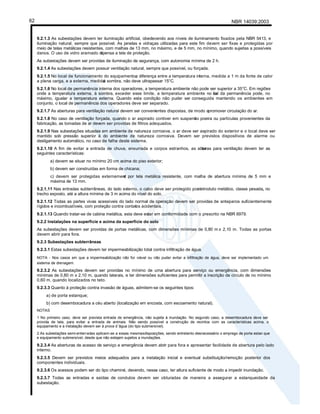 NBR 14039:2003
62
9.2.1.3 As subestações devem ter iluminação artificial, obedecendo aos níveis de iluminamento fixados pela NBR 5413, e
iluminação natural, sempre que possível. As janelas e vidraças utilizadas para este fim devem ser fixas e protegidas por
meio de telas metálicas resistentes, com malhas de 13 mm, no máximo, e de 5 mm, no mínimo, quando sujeitas a possíveis
danos. O uso de vidro aramado di
spensa a tela de proteção.
As subestações devem ser providas de iluminação de segurança, com autonomia mínima de 2 h.
9.2.1.4 As subestações devem possuir ventilação natural, sempre que possível, ou forçada.
9.2.1.5 No local de funcionamento do equipamento,
a diferença entre a temperatura interna, medida a 1 m da fonte de calor
a plena carga, e a externa, medida
à sombra, não deve ultrapassar 15°C.
9.2.1.6 No local de permanência interna dos operadores, a temperatura ambiente não pode ser superior a 35°C. Em regiões
onde a temperatura externa, à sombra, exceder esse limite, a temperatura ambiente no lo
cal da permanência pode, no
máximo, igualar a temperatura externa. Quando esta condição não puder ser conseguida mantendo os ambientes em
conjunto, o local de permanência dos operadores deve ser separado.
9.2.1.7 As aberturas para ventilação natural devem ser convenientes dispostas, de modo apromover circulação do ar.
9.2.1.8 No caso de ventilação forçada, quando o ar aspirado contiver em suspens
ão poeira ou partículas provenientes da
fabricação, as tomadas de ar devem ser providas de filtros adequados.
9.2.1.9 Nas subestações situadas em ambiente de natureza corrosiva, o ar deve ser aspirado do exterior e o local deve ser
mantido sob pressão superior à do ambiente de natureza corrosiva. Devem ser previstos dispositivos de alarme ou
desligamento automático, no caso de falha deste sistema.
9.2.1.10 A fim de evitar a entrada de chuva, enxurrada e corpos estranhos, as aber
turas para ventilação devem ter as
seguintes características:
a) devem se situar no mínimo 20 cm acima do piso exterior;
b) devem ser construídas em forma de chicana;
c) devem ser protegidas externament
e por tela metálica resistente, com malha de abertura mínima de 5 mm e
máxima de 13 mm.
9.2.1.11 Nas entradas subterrâneas, do lado externo, o cabo deve ser protegido por
eletroduto metálico, classe pesada, no
trecho exposto, até a altura mínima de 3 m acima do nível do solo.
9.2.1.12 Todas as partes vivas acessíveis do lado normal de operação devem ser providas de anteparos suficientemente
rígidos e incombustíveis, com proteção contra contatos acidentais.
9.2.1.13 Quando tratar-se de cabina metálica, esta deve estar em conformidade com o prescrito na NBR 6979.
9.2.2 Instalações na superfície e acima da superfície do solo
As subestações devem ser providas de portas metálicas, com dimensões mínimas de 0,80 m x 2,10 m. Todas as portas
devem abrir para fora.
9.2.3 Subestações subterrâneas
9.2.3.1 Estas subestações devem ter impermeabilização total contra infiltração de água.
NOTA - Nos casos em que a impermeabilização não for viável ou não puder evitar a infiltração de água, deve ser implementado um
sistema de drenagem.
9.2.3.2 As subestações devem ser providas no mínimo de uma abertura para serviço ou emergência, com dimensões
mínimas de 0,80 m x 2,10 m, quando laterais, e ter dimensões suficientes para permitir a inscrição de círculo de no mínimo
0,60 m, quando localizados no teto.
9.2.3.3 Quanto à proteção contra invasão de águas, admitem-se os seguintes tipos:
a) de porta estanque;
b) com desembocadura a céu aberto (localização em encosta, com escoamento natural).
NOTAS
1 No primeiro caso, deve ser prevista entrada de emergência, não sujeita à inundação. No segundo caso, a desembocadura deve ser
provida de tela, para evitar a entrada de animais. Não sendo possível a construção de recintos com as características acima, o
equipamento e a instalação devem ser à prova d ’água (do tipo submersível).
2 As subestações semi-enterradas aplicam-se a essas mesmasdisposições, sendo entretanto desnecessário o emprego de porta estan que
e equipamento submersível, desde que não estejam sujeitos a inundações.
9.2.3.4 As aberturas de acesso de serviço e emergência devem abrir para fora e apresentar facilidade de abertura pelo lado
interno.
9.2.3.5 Devem ser previstos meios adequados para a instalação inicial e eventual substituição/remoção posterior dos
componentes individuais.
9.2.3.6 Os acessos podem ser do tipo chaminé, devendo, nesse caso, ter altura suficiente de modo a impedir inundação.
9.2.3.7 Todas as entradas e saídas de condutos devem ser obturadas de maneira a assegurar a estanqueidade da
subestação.
 
