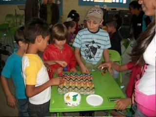 A oficina atraiu a comunidade, mostrando a
importância de reaproveitar e reutilizar
matéria prima bruta.
Temos muitas famílias que trabalham com
artesanato e a oficina buscou oferecer
conhecimento e troca de experiências.
 