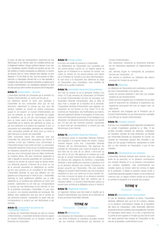 l’a prévu, de voter par correspondance, notamment par voie
électronique et par internet, selon les modalités prévues par
le Règlement Intérieur. Chaque adhérent dispose d’une voix.
Les mandataires peuvent remettre les pouvoirs qui leur ont
été conférés à d’autres mandataires ou adhérents.Le nombre
de pouvoirs dont un même adhérent peut disposer, ne peut
dépasser 5 % des droits de vote. Tous les pouvoirs en blanc
retournés à l’Association donnent lieu à un vote favorable à
l’adoption des projets de résolution présentés ou agrées par le
Conseil d’Administration. Les mandataires disposent du droit
de vote quel que soit le nombre de pouvoirs dont ils disposent.
Article 11. Convocation – Quorum
L’Assemblée Générale est convoquée par le président du
Conseil d’Administration, au moins une fois par an.
Les adhérents devront se munir, pour participer à
l’assemblée de leur convocation ainsi que de tout
document, notamment le pouvoir qui leur aura été
adressé, justifiant du numéro de contrat d’assurance
auquel ils ont souscrit. Le Conseil d’Administration est
tenu de présenter au vote de l’assemblée les projets
de résolutions qui lui ont été communiqués soixante
jours au moins avant la date fixée pour la réunion de
l’assemblée par le dixième des adhérents au moins, ou
par cent adhérents si le dixième est supérieur à cent. La
convocation aux assemblées générales est individuelle :
cette convocation précède de trente jours au moins la
date fixée pour la réunion de l’assemblée.
Cette convocation pourra être transmise ainsi que
l’ensemble des documents nécessaires par Internet à
l’adresse e-mail que l’adhérent aura communiqué à
l’Association lorsqu’il sera invité à le faire. La convocation
individuelle mentionne l’ordre du jour et contient les projets
de résolutions présentés par le Conseil d’Administration
ainsi que ceux communiqués dans les délais mentionnés
au troisième alinéa. Elle peut mentionner également la
date à laquelle la seconde assemblée est convoquée en
l’absence de réunion du quorum exigé au dernier alinéa.
Les adhérents pourront s’informer de la tenue ou non
de la seconde assemblée en téléphonant au numéro
qui leur sera transmis ou en consultant le site internet.
L’Assemblée Générale ne peut pas délibérer sur une
question qui ne figurait pas à l’ordre du jour . L’Assemblée
Générale ne peut valablement délibérer que si mille
adhérents ou un trentième des adhérents au moins sont
présents, représentés ou ont voté par correspondance
(y compris par voie électronique et par internet). Si, lors
de la première convocation, l’assemblée n’a pas réuni
ce quorum, une seconde assemblée est convoquée. Elle
délibère alors valablement quel que soit le nombre de
ses adhérents présents, représentés ou ayant voté par
correspondance (y compris par voie électronique et par
internet).
Article 12. Composition du bureau de
l’Assemblée Générale
Le Bureau de l’Assemblée Générale est celui du Conseil
d’Administration.L’Assemblée Générale entend le rapport
du Conseil d’Administration sur la situation morale et
financière de l’Association.
Article 13. Procès-verbal
Il est tenu une feuille de présence à l’Assemblée.
Les délibérations de l’Assemblée sont constatées par
des procès-verbaux inscrits sur un registre spécial et
signés par le Président et un membre du Conseil. Les
copies ou extraits de ces procès-verbaux sont signés
par le Président du Conseil ou par deux Administrateurs.
Ils sont tenus à la disposition des adhérents au siège
de l’Association, pour consultation, sous condition de
justifier de sa qualité d’adhérent.
Article 14. Assemblée Générale Extraordinaire
Sur l’avis du Conseil, ou sur la demande motivée, d’au
moins 10 % des membres de l’Association, le Président
du Conseil d’Administration est tenu de convoquer une
Assemblée Générale Extraordinaire, dans le délai de
deux mois à compter de la réception de la demande.
L’Assemblée Générale Extraordinaire peut apporter, sur
proposition de son Bureau ou d’au moins 10 % des
membres de l’Association, des modifications aux Statuts.
Elle peut également décider la prorogation, la fusion avec
toute autre Association poursuivant un but analogue ou la
dissolution. Les décisions devront être prises à la majorité
des 2/3 des voix des membres présents, représentés
ou ayant voté par correspondance (y compris par voie
électronique et par internet).
Article 15. Assemblée Générale Ordinaire
Les décisions prises en Assemblée Générale Ordinaire
sont adoptées à la majorité simple des votants. Chaque
membre dispose d’une voix. L’Assemblée Générale
Ordinaire élit les Administrateurs. Elle approuve les
comptes de l’Association pour l’exercice écoulé au plus
tard dans les six mois de sa clôture, c’est-à-dire au
plus tard le 30 juin. Elle approuve le montant qui a été
fixé par le Conseil d’Administration pour les cotisations
de chacune des catégories de membres. L’Assemblée
Générale a seule qualité pour autoriser la signature d’un
ou de plusieurs avenants aux contrats d’assurance de
groupe souscrits par l’Association. Elle peut toutefois
déléguerauConseild’Administration,paruneouplusieurs
résolutions et pour une durée qui ne peut excéder dix-
huit mois, le pouvoir de signer un ou plusieurs avenants
aux contrats d’assurance dans des matières que la
résolution définit. Le Conseil d’Administration exerce ce
pouvoir dans la limite de la délégation prévue à l’article 8.
Article 16. Règlement Intérieur
Un règlement intérieur peut être établi et modifié par le
Conseil d’Administration sous réserve de la ratification de
la plus prochaine Assemblée Générale.
TITRE IV
Ressources – Dépenses – Comptes
Article 17. Ressources
Les ressources de l’Association se composent :
des droits d’adhésion et cotisations annuelles versées
par ses membres conformément aux décisions du
Conseil d’Administration ;
des subventions, ressources ou versements autorisés
par les dispositions législatives ou réglementaires en
vigueur ;
des sommes reçues en contrepartie de prestations
fournies par l’Association ; et
des revenus ou bénéfices sur réalisation des valeurs
provenant de l’emploi de ses fonds
Article 18. Dépenses
Les dépenses de l’Association sont constituées,en dehors
des frais d’administration et de gestion, par :
toutes les sommes destinées à faire face aux charges
résultant de son fonctionnement ;
toutes sommes engagées pour la réalisation de son objet
social et notamment les cotisations et subventions aux
organismes poursuivant des buts en rapport avec cet
objet social.
Les dépenses sont engagées par le Président, par le
Conseil d’Administration ou par toute personne mandatée
à cet effet par le Conseil d’Administration.
Article 19. Comptes annuels
Il est tenu une comptabilité faisant apparaître annuellement
un compte d’exploitation générale et un Bilan. Si les
recettes annuelles excèdent les dépenses, l’affectation
de l’excédent, exclusive de toute distribution, est décidée
par l’Assemblée Générale sur proposition du Conseil. Les
comptes de l’Association peuvent être consultés à son
Siège par tout groupe d’adhérents, représentant la moitié
plus un des membres de l’Association, à jour de leur
cotisation.
Article 20. Commissaires aux comptes
L’Assemblée Générale Ordinaire peut nommer, pour une
durée de six exercices, un ou plusieurs commissaires
aux comptes titulaires et un ou plusieurs commissaires
aux comptes suppléants. Le(s) commissaire(s) aux
comptes exerce sa mission selon les normes et règles
de la profession. Il établit et présente chaque année à
l’assemblée générale appelée à statuer sur les comptes de
l’exercice clos, un rapport rendant compte de sa mission
et certifiant la régularité et la sincérité des comptes.
TITRE V
Dissolution – Divers
Article 21. Dissolution de l’Association
En cas de dissolution volontaire ou forcée, l’Assemblée
Générale, délibérant ainsi qu’il est dit ci-dessus, désigne
un ou plusieurs commissaires chargés de la liquidation
des biens de l’Association. Cette Assemblée détermine
souverainement les conditions dans lesquelles les membres
de l’Association seront admis, s’il y a lieu, à reprendre tout
ou partie de leurs apports et l’emploi qui sera fait de l’actif
net, après paiement des charges de l’Association et des
frais de sa liquidation, conformément à la loi.
17
 