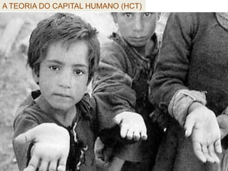 A ESCOLA AUSTRÍACA ESCOLAS  metodologia  oposta a da escola de Chicagobehaviorismosubjetivismo de Hayeka mente humana como a fonte original do fenômeno socialHayek indicou em A contra-revolução da ciência: estudos do abuso da razão(1952) Influência  de  Kantos dados das ciências sociais fenômenos subjetivos e os objetos sociais como dinheiro são constituídos pela  fé humana