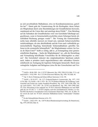 149
an sich unverbindliche Maßnahmen, etwa im Koordinationsinteresse, getrof-
fen hat336
. Damit geht die Verantwortung für die Rechtsgüter, deren Schutz
ein Mitgliedstaat durch seine Beschränkungen der Grundfreiheiten bezweckt,
zunehmend auf die Union über und unterliegt deren Politik337
. Eine Berufung
auf die Schranken der Grundfreiheiten wird vom Gerichtshof überhaupt aus-
geschlossen, wenn in Gemeinschaftsvorschriften einem Schutzgut bereits ab-
schließend Rechnung getragen wurde338
. Der Vorrang des Gemeinschafts-
rechts kann allenfalls insoweit ein Grund sein, nationale Schutzvorschriften
zurückzudrängen, als eine abschließende und der Form nach verbindliche ge-
meinschaftliche Regelung hinreichende Schutzmaßnahmen getroffen hat.
Sonst ist die existentielle Schutzpflicht339
der Mitgliedstaaten verletzt. Im Cas-
sis de Dijon-Urteil340
heißt es richtig, daß es „in Ermangelung einer gemein-
schaftlichen Regelung ... Sache der Mitgliedstaaten“ sei, „alle die Herstellung
und Vermarktung betreffenden Vorschriften für ihr Hoheitsgebiet zu erlas-
sen“. Der Gerichtshof reduziert den mitgliedstaatlichen Spielraum jedoch
auch, indem er primäres (auch ungeschriebenes) oder sekundäres Gemein-
schaftsrecht zur Auslegung des legitimen Schutzgutes heranzieht. Durch neue
vertragliche Aufgaben und Befugnisse (etwa für den Umweltschutz und Ver-
336
EuGH v. 08.06.1999 – Rs. C-337/97 (Meeusen), Slg. 1999, 3289 (3314, Rdn. 27 f.); vgl.
auch EuGH v. 19.02.1998 – Rs. C-212/96 (Chevasses-Marche), Slg. 1998, 743, Rdn. 44.
337
Vgl. N. Reich, Förderung und Schutz diffuser Interessen, S. 66, 158.
338
EuGH v. 05.10.1977 - Rs. 5/77 (Tedeschi/Denkavit Commerciale), Slg. 1977, 1555
(1576, Rdn. 35); EuGH v. 08.11.1979 - Rs. 251/78 (Denkavit/Minister für Ernährung, Land-
wirtschaft und Forsten des Landes Nordrhein-Westfalen), Slg. 1979, 3369 (3388, Rdn. 14);
vgl. auch EuGH v. 30.11.1983 - Rs. 227/82 (van Bennekom), Slg. 1983, 3883 (3904, Rdn.
35). Eine Abweichung ist bei aufgrund Art. 95 EGV erlassenen Maßnahmen nur nach Maß-
gabe des Art. 95 Abs. 4 - 7, 10 EGV möglich; auch hier einschränkend H. Matthies, in: Gra-
bitz/Hilf, Das Recht er Europäischen Union, Kommentar (Stand Sept. 1992), Art. 36, Rdn. 10:
nur soweit die nach Art. 95 EGV erlassenen Maßnahmen keinen "umfassenden" Charakter
haben.
339
Zu den Schutzpflichten Hinweise in Fn. 351.
340
EuGH v. 20.02.1979 - Rs. 120/78 (Rewe/Bundesmonopolverwaltung für Branntwein),
Slg. 1979, 649 (662, Rdn. 8).
 