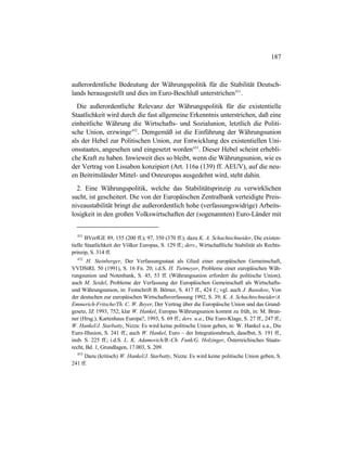 187
außerordentliche Bedeutung der Währungspolitik für die Stabilität Deutsch-
lands herausgestellt und dies im Euro-Beschluß unterstrichen431
.
Die außerordentliche Relevanz der Währungspolitik für die existentielle
Staatlichkeit wird durch die fast allgemeine Erkenntnis unterstrichen, daß eine
einheitliche Währung die Wirtschafts- und Sozialunion, letztlich die Politi-
sche Union, erzwinge432
. Demgemäß ist die Einführung der Währungsunion
als der Hebel zur Politischen Union, zur Entwicklung des existentiellen Uni-
onsstaates, angesehen und eingesetzt worden433
. Dieser Hebel scheint erhebli-
che Kraft zu haben. Inwieweit dies so bleibt, wenn die Währungsunion, wie es
der Vertrag von Lissabon konzipiert (Art. 116a (139) ff. AEUV), auf die neu-
en Beitrittsländer Mittel- und Osteuropas ausgedehnt wird, steht dahin.
2. Eine Währungspolitik, welche das Stabilitätsprinzip zu verwirklichen
sucht, ist gescheitert. Die von der Europäischen Zentralbank verteidigte Preis-
niveaustabilität bringt die außerordentlich hohe (verfassungswidrige) Arbeits-
losigkeit in den großen Volkswirtschaften der (sogenannten) Euro-Länder mit
431
BVerfGE 89, 155 (200 ff.); 97, 350 (370 ff.); dazu K. A. Schachtschneider, Die existen-
tielle Staatlichkeit der Völker Europas, S. 129 ff.; ders., Wirtschaftliche Stabilität als Rechts-
prinzip, S. 314 ff.
432
H. Steinberger, Der Verfassungsstaat als Glied einer europäischen Gemeinschaft,
VVDStRL 50 (1991), S. 16 Fn. 20; i.d.S. H. Tietmeyer, Probleme einer europäischen Wäh-
rungsunion und Notenbank, S. 45, 53 ff. (Währungsunion erfordert die politische Union);
auch M. Seidel, Probleme der Verfassung der Europäischen Gemeinschaft als Wirtschafts-
und Währungsunion, in: Festschrift B. Börner, S. 417 ff., 424 f.; vgl. auch J. Basedow, Von
der deutschen zur europäischen Wirtschaftsverfassung 1992, S. 39; K. A. Schachtschneider/A.
Emmerich-Fritsche/Th. C. W. Beyer, Der Vertrag über die Europäische Union und das Grund-
gesetz, JZ 1993, 752; klar W. Hankel, Europas Währungsunion kommt zu früh, in: M. Brun-
ner (Hrsg.), Kartenhaus Europa?, 1993, S. 69 ff.; ders. u.a., Die Euro-Klage, S. 27 ff., 247 ff.;
W. Hankel/J. Starbatty, Nizza: Es wird keine politische Union geben, in: W. Hankel u.a., Die
Euro-Illusion, S. 241 ff.; auch W. Hankel, Euro – der Integrationsbruch, daselbst, S. 191 ff.,
insb. S. 225 ff.; i.d.S. L. K. Adamovich/B.-Ch. Funk/G. Holzinger, Österreichisches Staats-
recht, Bd. 1, Grundlagen, 17.003, S. 209.
433
Dazu (kritisch) W. Hankel/J. Starbatty, Nizza: Es wird keine politische Union geben, S.
241 ff.
 