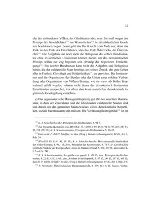 72
che der verbundenen Völker, der Gliedstaaten also, sein. Sie muß wegen des
Prinzips der Gesetzlichkeit111
im Wesentlichen112
in einzelstaatlichen Geset-
zen beschlossen liegen. Sonst geht das Recht nicht vom Volk aus; denn das
Volk ist das Volk des Einzelstaates, also das Volk Österreichs, die Österrei-
cher113
. Die Aufgaben und noch mehr die Befugnisse des echten Bundesstaa-
tes ohne existentiellen Unionsstaat können darum um des demokratischen
Prinzips willen nur eng begrenzt sein (Prinzip der begrenzten Ermächti-
gung)114
. Ein solcher Bundesstaat kann nicht die Aufgaben und Befugnisse
haben, die der existentielle Staat benötigt, um seinen Zweck, das gute Leben
aller in Freiheit, Gleichheit und Brüderlichkeit115
, zu erreichen. Die Institutio-
nen und die Organisation des Bundes oder der Union einer solchen Verbin-
dung oder Organisation von Völkern/Staaten, wie sie meist als bloßer Staa-
tenbund erfaßt werden, müssen nicht denen der demokratisch bestimmten
Einzelstaaten entsprechen, vor allem also keine unmittelbar demokratisch le-
gitimierte Gesetzgebung einrichten.
c) Das organisatorische Homogenitätsprinzip gilt für den unechten Bundes-
staat, in dem der Zentralstaat und die Gliedstaaten existentielle Staaten sind
und darum um des genannten Staatszweckes willen demokratische Republi-
ken, soziale Rechtsstaaten sein müssen. Die Verfassungshomogenität116
ist im
111
K. A. Schachtschneider, Prinzipien des Rechtsstaates, S. 94 ff.
112
Zur Wesentlichkeitslehre etwa BVerfGE 33, 1 (10 f.); 89, 155 (191 f.); 95, 267 (387 f.);
98, 218 (251 ff.); K. A. Schachtschneider, Prinzipien des Rechtsstaates, S. 116 ff.
113
Ganz so H. P. Rill/H. Schäffer, in: dies. (Hrsg.), Bundesverfassungsrecht, B-VG, Art. 1,
Rdn. 24.
114
BVerfGE 89, 155 (181, 191 ff.); K. A. Schachtschneider, Die existentielle Staatlichkeit
der Völker Europas, S. 96, 113; ders., Prinzipien des Rechtsstaates, S. 71 ff.; P. Kirchhof, Die
rechtliche Struktur der Europäischen Union als Staatenverbund, S. 898, 903 ff.; dazu näher K,
I, 2 mit Fn. 741.
115
K. A. Schachtschneider, Res publica res populi, S. 350 ff.; ders., Prinzipien des Rechts-
staates, S. 22 ff., 42 f., 55 ff.; ders., Freiheit in der Republik, S. 67 ff., 281 ff., 297 ff., 405 ff.;
dazu H. P. Rill/H. Schäffer, in: dies. (Hrsg.), Bundesverfassungsrecht, B-VG, Art. 1, Rdn. 6 ff.
116
P. Pernthaler, Österreichisches Bundesstaatsrecht, S. 309, 461 f.; Th. Maunz, Verfas-
 