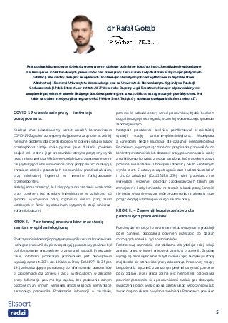 5
dr Rafał Gołąb
COVID-19 w zakładzie pracy – instrukcja
postępowania.
Każdego dnia odnotowujemy wzrost zakażeń koronawirusem
COVID-19. Zagrożenia z tego wynikające stwarzają nowe wcześniej
nieznane problemy dla przedsiębiorców. W obecnej sytuacji każdy
przedsiębiorca zadaje sobie pytanie, jakie działania powinien
podjąć, jeśli jeden z jego pracowników otrzyma pozytywny wynik
testu na koronawirusa.Właściwe wcześniejsze przygotowanie się na
taką sytuację pozwoli w momencie próby podjąć skuteczne decyzje,
chroniące zdrowie pozostałych pracowników przed zakażeniem,
przy minimalnej ingerencji w normalne funkcjonowanie
przedsiębiorstwa.
Należy jednak zaznaczyć, że każdy przypadek zarażenia w zakładzie
pracy powinien być oceniany indywidualnie, w zależności od
sposobu wykonywania pracy, organizacji miejsca pracy, zasad
ustalonych w firmie czy aktualnych wytycznych stacji sanitarno-
epidemiologicznej.
KROK I.– Poinformuj pracowników oraz stację
sanitarno-epidemiologiczną
Pootrzymaniuinformacjiopozytywnymwynikutestunakoronawirusa
jednego z pracowników, pierwszą decyzją pracodawcy powinno być
poinformowanie pracowników o zaistniałej sytuacji. Przekazanie
takiej informacji pozostałym pracownikom jest obowiązkiem
wynikającym z art. 2071 ust. 1 Kodeksu Pracy (Dz.U.1974 Nr 24 poz.
141) zobowiązującym pracodawcę do informowania pracowników
o zagrożeniach dla zdrowia i życia występujących w zakładzie
pracy. Informacja powinna być ogólna, bez podawania danych
osobowych ani innych wzmianek umożliwiających identyfikację
zarażonego pracownika. Przekazanie informacji o zakażeniu,
pomimo że wzbudzi obawy wśród pracowników, będzie bodźcem
do gorliwszego przestrzegania,wcześniej wprowadzonych procedur
zapobiegawczych.
Następnie pracodawca powinien poinformować o zaistniałej
sytuacji stację sanitarno-epidemiologiczną. Współpraca
z Sanepidem będzie kluczowa dla działania przedsiębiorstwa.
Pracodawca, wykorzystując dane dot. przypisania pracowników do
konkretnych stanowisk lub obszarów pracy, powinien ustalić osoby
z najbliższego kontaktu z osobą zakażoną, które powinny zostać
poddane kwarantannie. Obowiązek informacji Służb Sanitarnych
wynika z art. 5 ustawy o zapobieganiu oraz zwalczaniu zakażeń
i chorób zakaźnych (Dz.U.2019.0.1239). Jeżeli pracodawca nie
wprowadził wcześniej procedur zapobiegawczych takich jak,
zmniejszenie liczby kontaktów na terenie zakładu pracy, Sanepid,
nie będąc w stanie wskazać osób bezpośrednio narażonych, może
podjąć decyzję o zamknięciu całego zakładu pracy.
KROK II.– Zapewnij bezpieczeństwo dla
pozostałych pracowników
Przed wydaniem decyzji o kwarantannie lub wstrzymaniu produkcji
przez Sanepid, pracodawca powinien przystąpić do działań
chroniących zdrowie i życie pracowników.
Podstawową czynnością jest dokładna dezynfekcja całej sekcji
zakładu pracy, w której przebywał zarażony pracownik. Zasadne
wydaję się także wyłączenie z użytkowania części budynku, w której
znajdowało się stanowisko pracy zakażonego. Pracownicy mający
bezpośrednią styczność z zarażonym powinni otrzymać polecenie
pracy zdalnej. Jeżeli praca zdalna jest niemożliwa, pracodawca
powinien porozumieć się z pracownikiem i zwolnić go z obowiązku
świadczenia pracy, wysłać go na zaległy urlop wypoczynkowy lub
zwrócić się do lekarza o wydania zwolnienia. Pracodawca powinien
Rafał posiada kilkunastoletnie doświadczenie w prawnej obsłudze podmiotów korporacyjnych. Specjalizuje się w doradztwie
z zakresu prawa spółek handlowych, prawa umów oraz prawa pracy. Jest autorem i współautorem licznych specjalistycznych
publikacji. Wielokrotny prelegent na wykładach i konferencjach tematycznych oraz wykładowca na Wydziale Prawa,
Administracji i Ekonomii Uniwersytetu Wrocławskiego oraz na Uniwersytecie Ekonomicznym. Stypendysta Fundacji
Kościuszkowskiej i Public Interest Law Institute. W JP Weber jako Ongoing Legal Department Manager odpowiedzialny jest
zarządzenie projektami w zakresie bieżącego doradztwa prawnego na rzecz polskich oraz zagranicznych przedsiębiorstw. Jest
także członkiem interdyscyplinarnego zespołu JP Weber Smart Tech, który dostarcza rozwiązania dla firm z sektora IT.
 