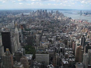 En 1664 los británicos tomaron la
ciudad de los holandeses y le
cambiaron el nombre a New York
A finales del siglo diecioc...