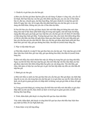 1. Chuẩn bị và gửi bản yêu cầu báo giá:
a) Bản yêu cầu báo giá được lập bao gồm các nội dung về phạm vi công việc, yêu cầu về
kỹ thuật, thời hạn hiệu lực của báo giá, thời điểm nộp báo giá, các yêu cầu về bảo hành,
bảo trì, đào tạo, chuyển giao, dự thảo hợp đồng, thời gian chuẩn bị và nộp báo giá (tối
thiểu 03 ngày làm việc, kể từ ngày đầu tiên phát hành bản yêu cầu báo giá) và các nội
dung cần thiết khác, không nêu yêu cầu về bảo đảm dự thầu;
b) Sau khi bản yêu cầu báo giá được duyệt, bên mời thầu đăng tải thông báo mời chào
hàng trên một tờ báo được phát hành rộng rãi trong một ngành, một tỉnh hoặc hệ thống
mạng đấu thầu quốc gia hoặc gửi trực tiếp bản yêu cầu báo giá cho tối thiểu 03 nhà thầu
có khả năng thực hiện gói thầu. Trường hợp gửi trực tiếp, nếu trước thời điểm đóng thầu
có bất kỳ nhà thầu nào khác đề nghị được tham gia chào hàng thì bên mời thầu phải gửi
bản yêu cầu báo giá cho nhà thầu đó. Bản yêu cầu báo giá được phát hành miễn phí theo
hình thức gửi trực tiếp, gửi qua đường bưu điện, thư điện tử (email) hoặc bằng fax.
2. Nộp và tiếp nhận báo giá:
a) Nhà thầu chuẩn bị và nộp 01 báo giá theo bản yêu cầu báo giá. Việc nộp báo giá có thể
thực hiện theo hình thức gửi trực tiếp, gửi qua đường bưu điện, thư điện tử (email) hoặc
bang fax;
b) Bên mời thầu chịu trách nhiệm bảo mật các thông tin trong báo giá của từng nhà thầu.
Ngay sau khi kết thúc thời hạn nộp báo giá, bên mời thầu lập văn bản tiếp nhận các báo
giá được nộp trước thời điểm đóng thầu bao gồm các nội dung như: Tên nhà thầu, giá
chào, thời gian có hiệu lực của báo giá và gửi văn bản tiếp nhận này đến các nhà thầu đã
nộp báo giá.
3. Đánh giá các báo giá:
a) Bên mời thầu so sánh các báo giá theo bản yêu cầu báo giá. Báo giá được xác định đáp
ứng tất cả các yêu cầu trong bản yêu cầu báo giá và có giá chào sau sửa lỗi, hiệu chỉnh sai
lệch, trừ đi giá trị giảm giá (nếu có) thấp nhất và không vượt giá gói thầu sẽ được đề nghị
lựa chọn;
b) Trong quá trình đánh giá, trường hợp cần thiết bên mời thầu mời nhà thầu có giá chào
thấp nhất sau khi sửa lỗi, hiệu chỉnh sai lệch và trừ đi giá trị giảm giá (nếu có) đến
thương thảo hợp đồng.
4. Trình, thẩm định, phê duyệt và công khai kết quả lựa chọn nhà thầu:
Việc trình, thẩm định, phê duyệt và công khai kết quả lựa chọn nhà thầu thực hiện theo
quy định tại Điều 20 của Nghị định này.
5. Hoàn thiện và ký kết hợp đồng:
 