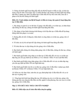 3. Chứng chỉ hành nghề hoạt động đấu thầu do Bộ Kế hoạch và Đầu tư cấp, có hiệu lực
trong vòng 05 năm, kể từ ngày cấp. Cá nhân đã được cấp chứng chỉ hành nghề hoạt động
đấu thầu vi phạm quy định của pháp luật về đấu thầu thì tùy theo tính chất, mức độ vi
phạm sẽ bị thu hồi chứng chỉ hành nghề.
Điều 112. Trách nhiệm của Bộ Kế hoạch và Đầu tư trong việc quản lý hoạt động đào
tạo về đấu thầu
1. Xây dựng và quản lý cơ sở dữ liệu về giảng viên đấu thầu, cơ sở đào tạo, cá nhân được
cấp chứng chỉ đào tạo, chứng chỉ hành nghề hoạt động đấu thầu.
2. Xây dựng và ban hành chương trình khung và tài liệu đào tạo về đấu thầu để áp dụng
thống nhất trên phạm vi cả nước.
3. Hướng dẫn chi tiết về đăng ký, thẩm định và công nhận cơ sở đào tạo, giảng viên về
đấu thầu.
4. Tổ chức các kỳ thi sát hạch để cấp chứng chỉ hành nghề hoạt động đấu thầu.
5. Tổ chức đào tạo và cấp chứng chỉ cho giảng viên về đấu thầu.
6. Ban hành mẫu chứng chỉ chứng nhận giảng viên về đấu thầu, chứng chỉ đào tạo, chứng
chỉ hành nghề.
7. Ban hành quyết định công nhận cơ sở đào tạo về đấu thầu đối với các cơ sở đào tạo
đáp ứng yêu cầu quy định tại các Điểm a, b và c Khoản 1 Điều 19 của Luật Đấu thầu.
8. Ban hành quyết định công nhận giảng viên về đấu thầu đối với các cá nhân đáp ứng
yêu cầu quy định tại Điều 109 của Nghị định này.
9. Ban hành quyết định xóa tên cơ sở đào tạo, giảng viên về đấu thầu vi phạm quy định
tại Khoản 4 Điều 107 và Khoản 5 Điều 110 của Nghị định này.
10. Kiểm tra việc thực hiện, tuân thủ các quy định pháp luật về đấu thầu đối với cơ sở
đào tạo và giảng viên.
11. Tổng hợp tình hình hoạt động đào tạo, bồi dưỡng của các cơ sở đào tạo, giảng viên
thông qua báo cáo công tác đấu thầu của Bộ, ngành và địa phương, báo cáo của cơ sở đào
tạo, giảng viên về đấu thầu.
Mục 2: TỔ CHỨC ĐẤU THẦU CHUYÊN NGHIỆP
Điều 113. Điều kiện của tổ chức đấu thầu chuyên nghiệp
 