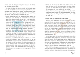 àûúåc laâ trûúác àêy chuáng ta thûúâng laâm theo caách àoá. Chùæc laâ        80% lúåi ñch cuãa bêët kyâ saãn phêím hoùåc dõch vuå naâo coá thïí
höìi àoá chuáng ta àiïn quaá!”.                                              àûúåc taåo ra tûâ 20% chi phñ. Nhiïìu ngûúâi tiïu duâng thûúâng
                                                                             mua möåt saãn phêím thêåt saát giaá – thêåt reã. Coá ai àang cung
  Caái chñnh yïëu laâ sûå àöíi múái: Noá coá möåt vai troâ cûåc kyâ quan
                                                                             cêëp saãn phêím naây trong ngaânh cuãa baån khöng?
troång àöëi vúái lúåi thïë caånh tranh trong tûúng lai. Chuáng ta coá
xu hûúáng nghô rùçng àöíi múái thûúâng khoá khùn, nhûng bùçng                80% lúåi nhuêån cuãa bêët kyâ ngaânh kinh doanh naâo àïën tûâ 20%
                                                                             khaách haâng. Baån coá nùæm giûä thõ phêìn lúán khöng cên xûáng
viïåc sûã duång saáng taåo Nguyïn lyá 80/20 àöíi múái vûâa dïî daâng
                                                                             úã nhûäng maãng naây khöng? Nïëu khöng, baån cêìn laâm gò àïí
vûâa thuá võ! Vñ duå haäy xeát caác yá tûúãng sau àêy:
                                                                             àaåt àûúåc noá?
  80% lúåi nhuêån cuãa têët caã caác ngaânh nghïì àûúåc laâm ra búãi
  20% ngaânh nghïì. Baån haäy lêåp möåt danh saách caác ngaânh
                                                                           Taåi sao cöng ty baån laåi cêìn con ngûúâi?
  nghïì coá lúåi nhuêån cao nhêët maâ baån biïët – vñ duå ngaânh dûúåc
  phêím hoùåc tû vêën – vaâ tòm hiïíu lyá do taåi sao ngaânh kinh            Möåt söë vñ duå vïì nhûäng biïën àöíi ngaânh coá thïí giuáp giaãi thñch
  doanh cuãa baån khöng thïí àûúåc nhû nhûäng ngaânh naây.                 àûúåc cêu hoãi naây. Baâ töi trûúác àêy coá möåt tiïåm taåp hoáa úã goác
  80% lúåi nhuêån cuãa bêët kyâ ngaânh naâo àïìu àûúåc laâm ra búãi        phöë. Baâ nhêån caác àún haâng röìi phên loaåi ra vaâ sau àoá töi
  20% doanh nghiïåp. Nïëu cöng ty baån khöng phaãi laâ möåt                (hoùåc möåt cêåu beá naâo àoá àûúåc baâ tin tûúãng) seä ài giao haâng
  trong söë nhûäng doanh nghiïåp naây thò hoå àang laâm viïåc gò           bùçng xe àaåp. Sau àoá möåt siïu thõ múã cûãa trong thõ xaä. Siïu thõ
  àuáng maâ doanh nghiïåp cuãa baån laåi khöng laâm àûúåc?                 àoá thu huát khaách haâng tûå àïën lûåa choån haâng hoáa vaâ chêët
  80% giaá trõ àûúåc khaách haâng caãm nhêån coá liïn quan àïën            chuáng lïn xe chúã vïì nhaâ. Buâ vaâo àoá siïu thõ naây cung cêëp
  20% nhûäng hoaåt àöång cuãa doanh nghiïåp. 20% naây trong                haâng hoáa àa daång vúái giaá caã reã hún vaâ coá chöî àêåu xe. Thïë laâ
  trûúâng húåp baån laâ gò? Caái gò ngùn baån laâm nhiïìu hún trong        chùèng bao lêu sau caác khaách haâng cuãa baâ töi chuyïín sang
  maãng 20% naây? Caái gò àaä ngùn baån taåo ra möåt phiïn baãn            mua haâng úã siïu thõ.
  coân cûåc àoan hún cuãa caái 20% êëy?                                      Möåt söë ngaânh nghïì nhû baán leã xùng dêìu nhanh choáng thñch
  80% nhûäng gò ngaânh kinh doanh laâm ra khöng taåo ra trïn               nghi vúái hònh thûác kinh doanh tûå phuåc vuå. Caác ngaânh nghïì
  20% lúåi ñch cuãa khaách haâng. Phêìn 80% àoá laâ gò? Taåi sao           khaác nhû baán leã àöì göî, ngên haâng, laåi cho rùçng hònh thûác
  khöng baäi boã noá? Vñ duå nïëu laâ möåt öng chuã ngên haâng taåi        khaách haâng tûå phuåc vuå khöng phuâ húåp. Cûá vaâi nùm möåt lêìn,
  sao baån laåi coá caác chi nhaánh? Nïëu baån cung cêëp dõch vuå,         möåt cöng ty caånh tranh múái, chùèng haån nhû Ikea trong lônh
  taåi sao khöng töí chûác viïåc cung cêëp dõch vuå thöng qua              vûåc àöì göî àaä chûáng minh rùçng coá möåt sûác söëng múái trong yá
  phûúng tiïån àiïån thoaåi vaâ maáy tñnh caá nhên? Núi naâo thò ñt        tûúãng cuä rñch vïì hònh thûác khaách haâng tûå phuåc vuå.
  hún laåi laâ töët hún, vñ duå trûúâng húåp khaách haâng tûå phuåc vuå?      Chiïët khêëu hay giaãm giaá cuäng laâ möåt chiïën lûúåc biïën àöíi coá
  Khaách haâng coá thïí tham gia vaâo viïåc cung cêëp möåt söë dõch
                                                                           tûâ lêu àúâi. Àûa ra cho khaách haâng ñt lûåa choån hún, ñt mêîu maä
  vuå khöng?
                                                                           hún, dõch vuå khaách haâng giaãm búát nhûng giaá caã haâng hoáa reã

126                                                                                                                                             127
 