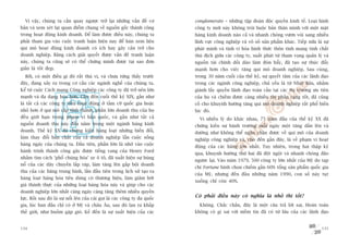 Vò vêåy, chuáng ta cêìn quay ngûúåc trúã laåi nhûäng vêën àïì cú             conglomerate – nhûäng têåp àoaân àöåc quyïìn kinh tïë. Loaåi hònh
baãn vaâ xem xeát laåi quan àiïím chung vïì nguöìn göëc thaânh cöng            cöng ty múái naây khöng troái buöåc baãn thên mònh vúái möåt mùåt
trong hoaåt àöång kinh doanh. Àïí laâm àûúåc àiïìu naây, chuáng ta             haâng kinh doanh naâo caã vaâ nhanh choáng vûún voâi sang nhiïìu
phaãi tham gia vaâo cuöåc tranh luêån hiïån nay àïí baân xem liïåu             lônh vûåc cöng nghiïåp vaâ vö söë saãn phêím khaác. Tiïëp nûäa laâ sûå
qui mö hoaåt àöång kinh doanh coá ñch hay gêy caãn trúã cho                    phaát minh vaâ tinh vi hoáa hònh thûác thön tñnh mang tñnh chêët
doanh nghiïåp. Bùçng caách giaãi quyïët àûúåc vêën àïì tranh luêån             thuâ àõch giûäa caác cöng ty, xuêët phaát tûâ tham voång quaãn lyá vaâ
naây, chuáng ta cuäng seä coá thïí chûáng minh àûúåc taåi sao àún              nguöìn taâi chñnh döìi daâo laâm àoân bêíy, àaä taåo sûå thuác àêíy
giaãn laâ töët àeåp.                                                           maånh hún cho viïåc tùng qui mö doanh nghiïåp. Sau cuâng,
  Búãi, coá möåt àiïìu gò àoá rêët thuá võ, vaâ chûa tûâng thêëy trûúác        trong 30 nùm cuöëi cuãa thïë kyã, sûå quyïët têm cuãa caác laänh àaåo
àêy, àang xaãy ra trong cú cêëu caác ngaânh nghïì cuãa chuáng ta.              trong caác ngaânh cöng nghiïåp, chuã yïëu laâ tûâ Nhêåt Baãn, nhùçm
Kïí tûâ cuöåc Caách maång Cöng nghiïåp caác cöng ty àaä trúã nïn lúán          giaânh lêëy quyïìn laänh àaåo toaân cêìu taåi caác thõ trûúâng ûu tiïn
maånh vaâ àa daång hoáa hún. Cho àïën cuöëi thïë kyã XIX, gêìn nhû             cuãa hoå vaâ chiïëm àûúåc caâng nhiïìu thõ phêìn caâng töët, àaä cuãng
laâ têët caã caác cöng ty àïìu hoaåt àöång úã têìm cúä quöëc gia hoùåc         cöë cho khuynh hûúáng tùng qui mö doanh nghiïåp rêët phöí biïën
nhoã hún úã qui mö cêëp tónh thaânh, phêìn lúán doanh thu cuãa hoå             luác àoá.
àïìu giúái haån trong phaåm vi baãn quöëc, vaâ gêìn nhû têët caã                 Vò nhiïìu lyá do khaác nhau, 75 nùm àêìu cuãa thïë kyã XX àaä
nguöìn doanh thu naây àïìu nùçm trong möåt ngaânh haâng kinh                   chûáng kiïën sûå baânh trûúáng möîi ngaây möåt tùng dêìn lïn vaâ
doanh. Thïë kyã XX àaä chûáng kiïën haâng loaåt nhûäng biïën àöíi,             dûúâng nhû khöng thïí ngùn chùån àûúåc vïì qui mö cuãa doanh
laâm thay àöíi baãn chêët cuãa caã doanh nghiïåp lêîn cuöåc söëng
                                                                               nghiïåp cöng nghiïåp vaâ, cho àïën gêìn àêy, laâ vïì phaåm vi hoaåt
haâng ngaây cuãa chuáng ta. Àêìu tiïn, phêìn lúán laâ nhúâ vaâo cuöåc
                                                                               àöång cuãa caác haäng lúán nhêët. Tuy nhiïn, trong hai thêåp kyã
haânh trònh thaânh cöng gêy àûúåc tiïëng vang cuãa Henry Ford
                                                                               qua, khuynh hûúáng thûá hai àaä àöåt ngöåt vaâ nhanh choáng àaão
nhùçm tòm caách ‘phöí chuáng hoáa’ xe ö tö, àaä xuêët hiïån sûå buâng
                                                                               ngûúåc laåi. Vaâo nùm 1979, 500 cöng ty lúán nhêët cuãa Myä do taåp
nöí cuãa caác dêy chuyïìn lùæp raáp, laâm tùng lïn gêëp böåi doanh
                                                                               chñ Fortune bònh choån chiïëm gêìn 60% töíng saãn phêím quöëc gia
thu cuãa caác haäng trung bònh, lêìn àêìu tiïn trong lõch sûã taåo ra
                                                                               cuãa Myä, nhûng àïën àêìu nhûäng nùm 1990, con söë naây tuåt
haâng loaåt haâng hoáa tiïu duâng coá thûúng hiïåu, laâm giaãm búát
                                                                               xuöëng chó coân 40%.
giaá thaânh thûåc cuãa nhûäng loaåi haâng hoáa naây vaâ giuáp cho caác
doanh nghiïåp lúán nhêët caâng ngaây caâng tùng thïm nhiïìu quyïìn
lûåc. Röìi sau àoá laâ sûå nöíi lïn cuãa caái goåi laâ caác cöng ty àa quöëc
                                                                               Coá phaãi àiïìu naây coá nghôa laâ nhoã thò töët?
gia, luác ban àêìu chó coá úã Myä vaâ chêu Êu, sau àoá lan ra khùæp              Khöng. Chùæc chùæn, àêy laâ möåt cêu traã lúâi sai. Hoaân toaân
thïë giúái, nhû buöìm gùåp gioá. Kïë àïën laâ sûå xuêët hiïån cuãa caác        khöng coá gò sai vúái niïìm tin àaä coá tûâ lêu cuãa caác laänh àaåo


134                                                                                                                                              135
 