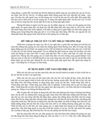 Nguyên tắc thiết kế web 24
công chúng, vị giám đốc mỹ thuật này đã đưa những tác phẩm sáng tạo của mình cho các tài xế taxi,
các nhân viên tốc ký, thư ký, và những người khác không quan tâm trực tiếp đến mỹ thuật... xem
qua. Chị đưa cho mỗi người xem vài bài quảng cáo và hỏi họ bài nào lôi cuốn nhất. Khi người đầu
tiên bảo anh ta thích hơn cả là bài quảng cáo ít mang tính nghệ thuật nhất, chị đã cười xòa. Và khi
một cô thư ký cũng bảo thế, chị lại nghi đó là một sự trùng hợp ngẫu nhiên.
Nhưng khi hàng tá người xem bỏ qua các tác phẩm sáng tạo và chọn các bài quảng cáo kém
nghệ thuật, thì người giám đốc mỹ thuật này bắt đầu nhận thấy ánh sáng chân lý. Kể từ đó, chị đã
tiến hành hàng trăm cuộc kiểm nghiệm. Chị nhận ra rằng giá trị nghệ thuật của một mẩu quảng cáo
không quan trọng bằng khả năng gây chú ý và có hiệu quả chào hàng. Đôi khi, các nguyên tắc mỹ
thuật phải được đảo ngược hoàn toàn để tạo ra bài quảng cáo có hiệu quả.
MỸ THUẬT THUẦN TÚY VÀ MỸ THUẬT THƯƠNG MẠI
Nhiều họa sĩ quảng cáo ngày nay vẫn có suy nghĩ như vị giám đốc mỹ thuật nói trên khi chị
chưa đưa những mẩu quảng cáo của mình cho những người bình thường xem. Rắc rối trong việc ứng
dụng những quy tắc mỹ thuật vào quảng cáo là ở chỗ mỹ thuật tìm cách thỏa mãn cảm xúc và hài hòa
về màu sắc với môi trường xung quanh. Tại sao những dãy ghế trong các công viên lại được sơn màu
xanh mà không là màu cam? Bởi vì màu xanh đẹp hơn. Bởi vì màu xanh hợp với cảnh vật xung
quanh hơn. Nhưng liệu nhà quảng cáo có muốn hòa điệu với môi trường xung quanh không? Liệu
nhà sản xuất có chịu bỏ ra 40.0001[1] đô la cho một trang màu trên một tờ tạp chí chỉ để thỏa mãn
khiếu thẩm mỹ của độc giả? Không hề. Họ chỉ muốn quấy phá người đọc, bắt người đọc dừng lại
ngay - kích động họ và xúi giục họ mua hàng.
SỬ DỤNG KIỂU CHỮ SAO CHO HIỆU QUẢ
Điều chủ yếu cần xem xét khi chọn kiểu chữ cho tiêu đề chính là nó phải có kích cỡ đủ lớn và
đủ sức thu hút sự chú ý của người đọc.
Điều chủ yếu cần xem xét khi chọn kiểu chữ cho bài viết là phải dễ đọc. Kiểu chữ dễ đọc
nhất đối với mọi người chính là kiểu chữ mà họ đọc thường xuyên nhất. Do đó, hãy in bài viết của
bạn bằng kiểu chữ thông thường sử dụng hàng ngày trong các bài báo. Tránh dùng kiểu chữ lạ.
Tránh dùng chữ thảo. Tránh dùng quá nhiều chữ in nghiêng. Tránh dùng chữ in quá mờ hoặc quá
đậm. Tránh dùng bất cứ kiểu chữ nào làm người đọc tập trung chú ý vào kiểu chữ hơn là thông điệp
quảng cáo. Đừng có tạo không khí bằng kiểu chữ.
Một số giám đốc mỹ thuật sử dụng kiểu chữ như một phương tiện trang trí không hơn không
kém. Họ ép chữ vào những hình vuông gọn ghẽ, hoặc hình chữ nhật hoặc những hình thù khác. Họ
sắp xếp sao cho mọi dòng chữ đều dài bằng nhau, giống như những dòng chữ khắc trên bia tưởng
niệm. Đôi khi họ dùng một kiểu chữ gầy khác thường hay chữ thảo để cho toàn bộ bài viết không lấn
sang hình minh họa. Đôi khi họ sử dụng kiểu chữ như một phần của thiết kế bằng cách biến bài viết
thành những dòng chữ dài khó đọc trong một kiểu chữ lạ với những khoảng trắng giữa các dòng.
Thiết kế kiểu này có thể làm cho mẩu quảng cáo có nghệ thuật hơn nhưng nó lại không mời gợi
người đọc. Hãy nhớ rằng người ta mua báo là để đọc truyện và tin tức. Do đó, nếu muốn bài quảng
cáo của bạn có độc giả, hãy trình bày bài viết sao cho giống như bài báo hay truyện.
Khi lựa chọn kiểu chữ cho các mẩu quảng cáo, bạn nên tham khảo những bài quảng cáo qua
thư đặt hàng tiêu biểu được đăng đi đăng lại, như các hình 1.2 và 11.1. Hãy lưu ý đến những kiểu
 